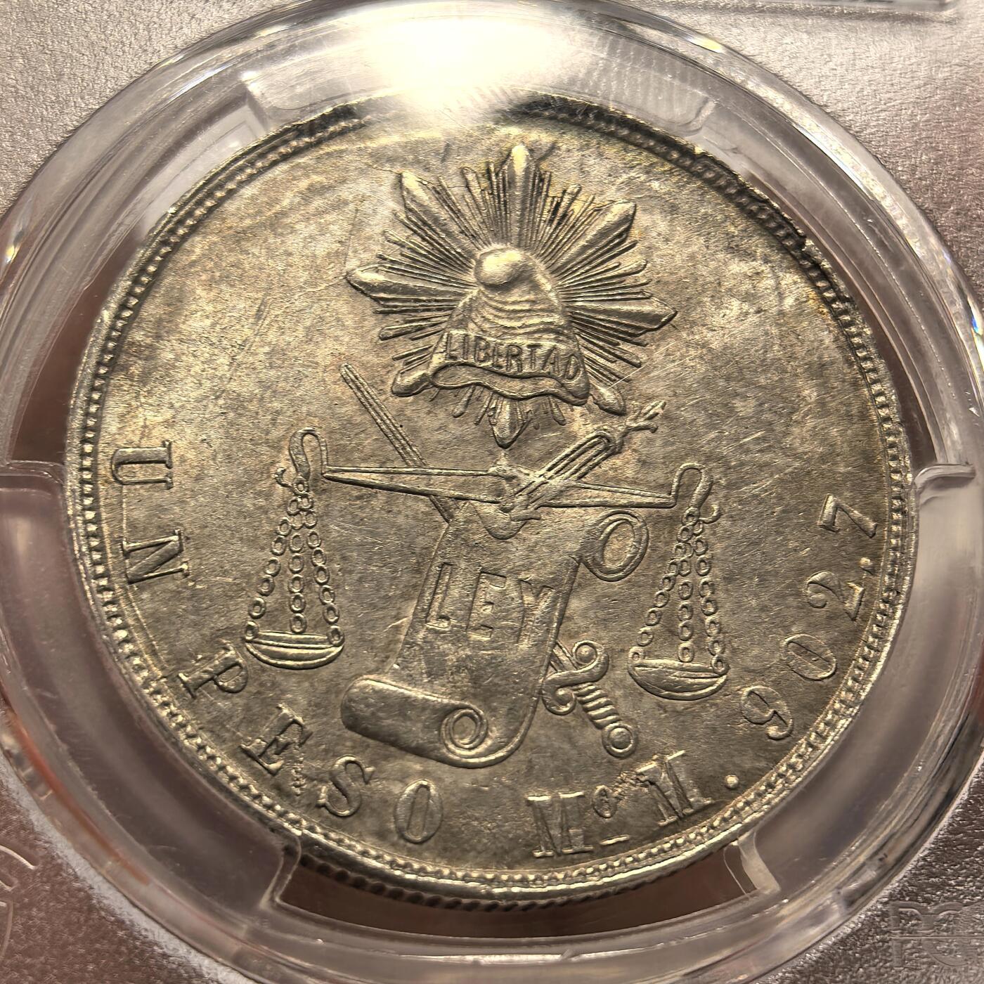 博洋堂世界钱币拍卖第102期（全场包邮） PCGS MS62 1871年MO M版墨西哥天平鹰洋。PCGS亚军分数。卷首原味黄油鹰洋酱彩包浆状态极佳，天平鹰洋少见能有如此高分者，此枚状态极佳。上周博洋堂同年份62分7696元成交，盒子背面左上角有小磕