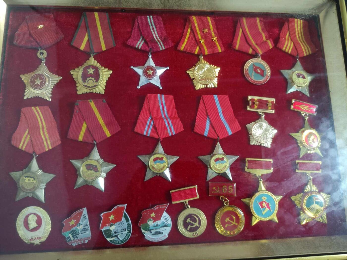 韵星假日精品2024冬季军品类拍卖会-- Rimey Holidays Boutique 2024 Winter Militaria Sale 越南少将勋章全套（详情介绍）