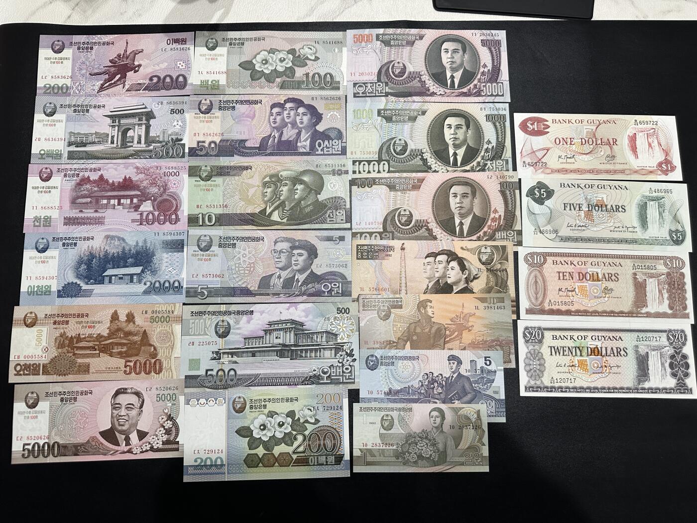 《外钞收藏家》第四百四十九期 朝鲜两套+圭亚那一套 一起拍 全新UNC