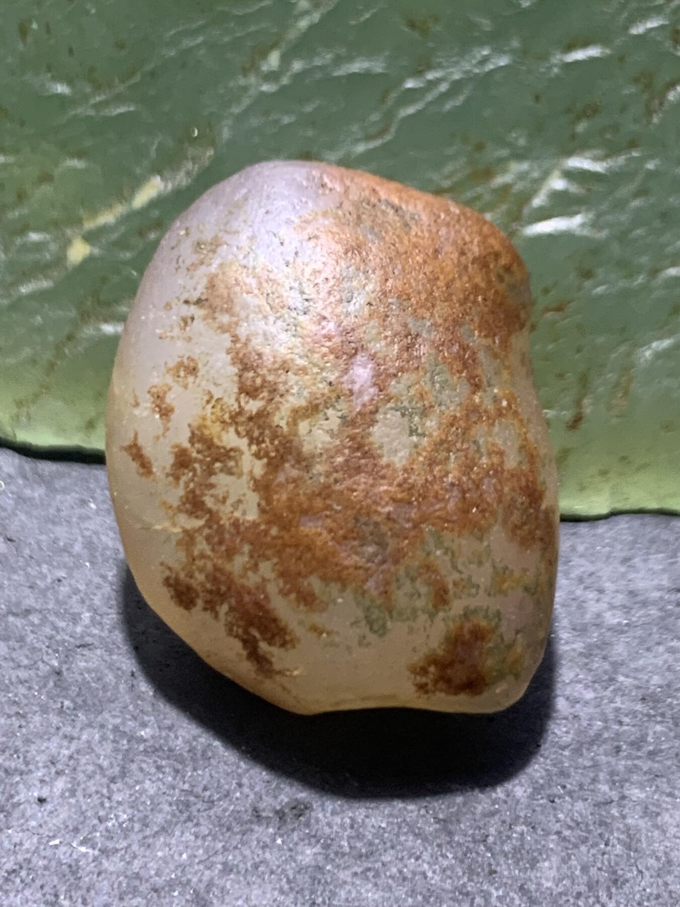 放福利！精美天然铁皮阿拉善白玛瑙原石一颗，