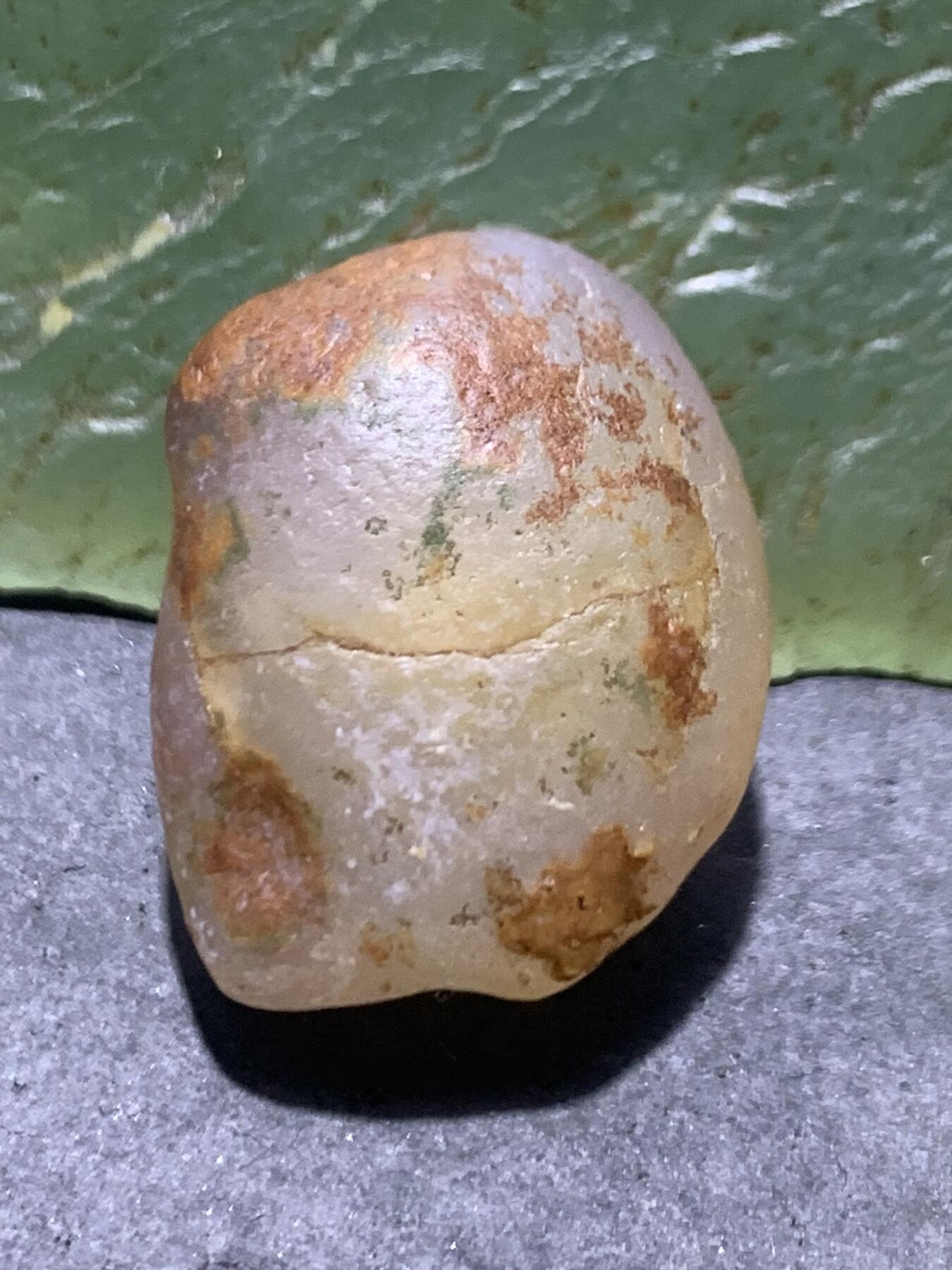 放福利！精美天然铁皮阿拉善白玛瑙原石一颗，