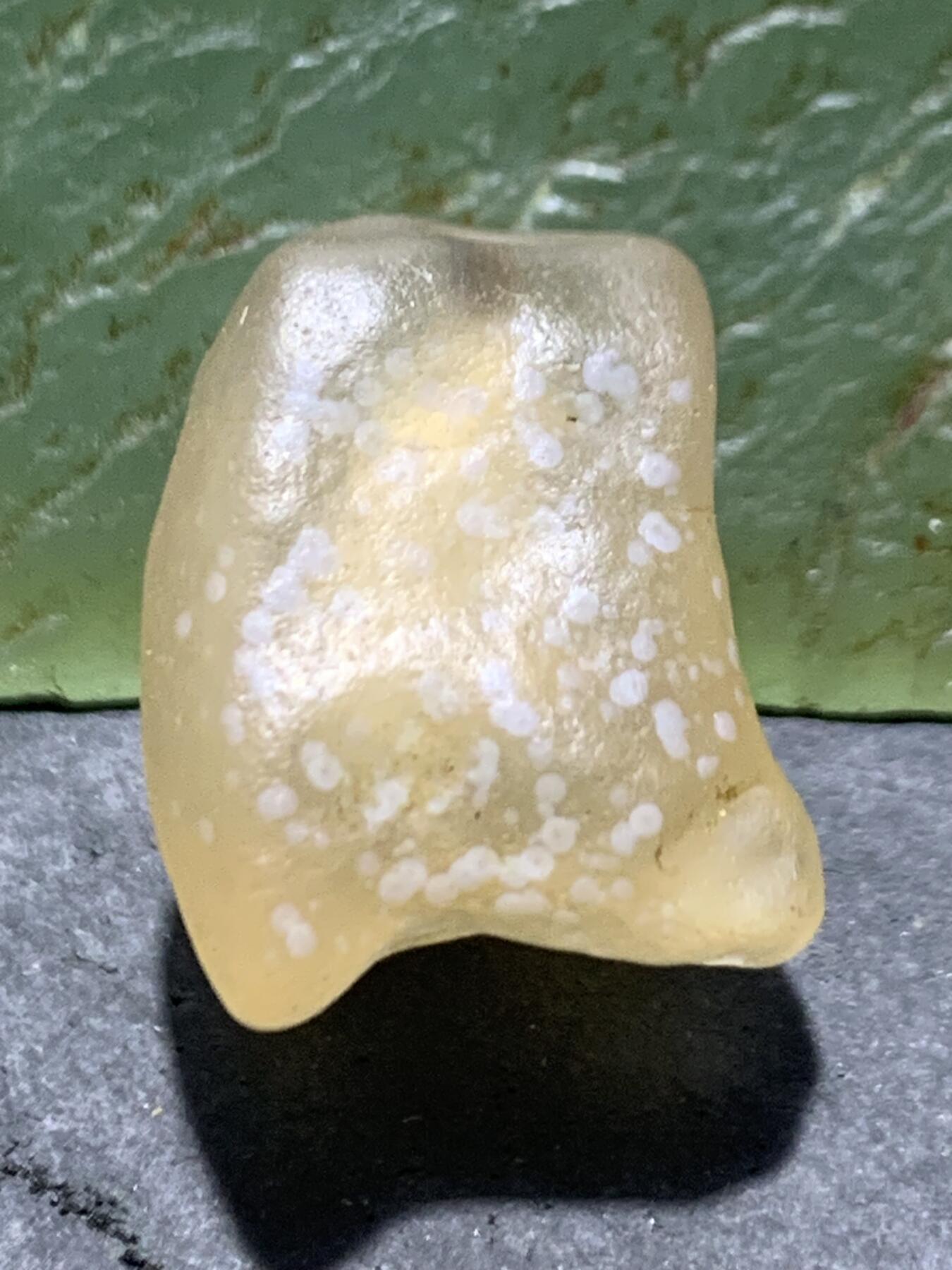 放福利！精美天然戈壁气泡纹白糖心玛瑙小原石一颗