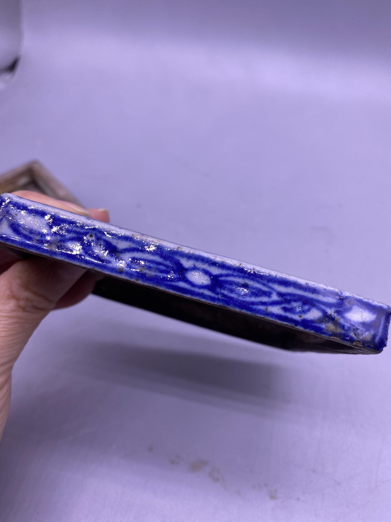 老青花花卉盖盒2件，尺寸分别8.6*6.5/10.1*7.8厘米，品相如图，128包快递