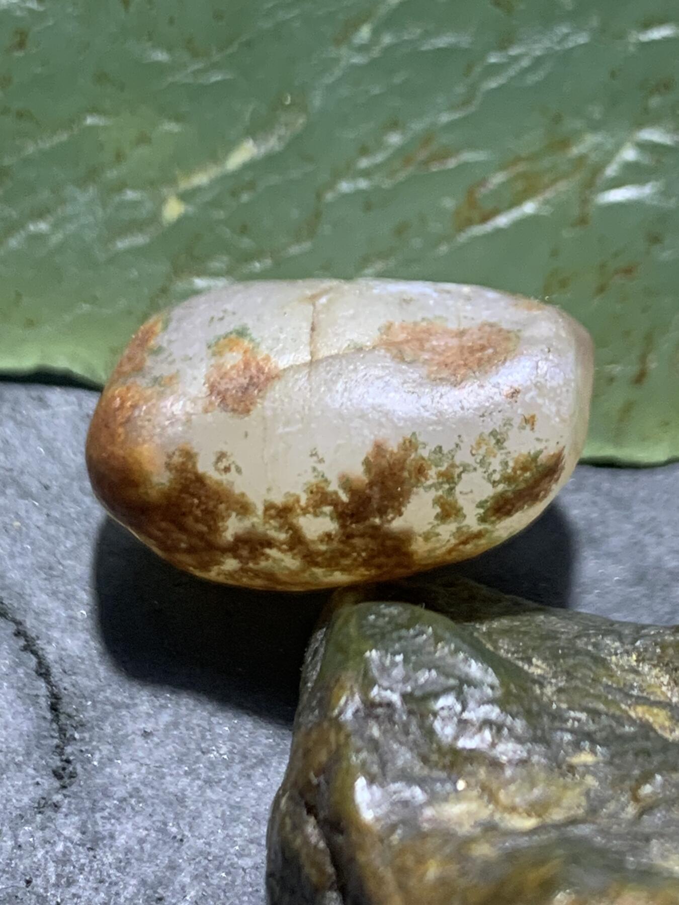 放福利！精美天然铁皮阿拉善白玛瑙原石一颗，