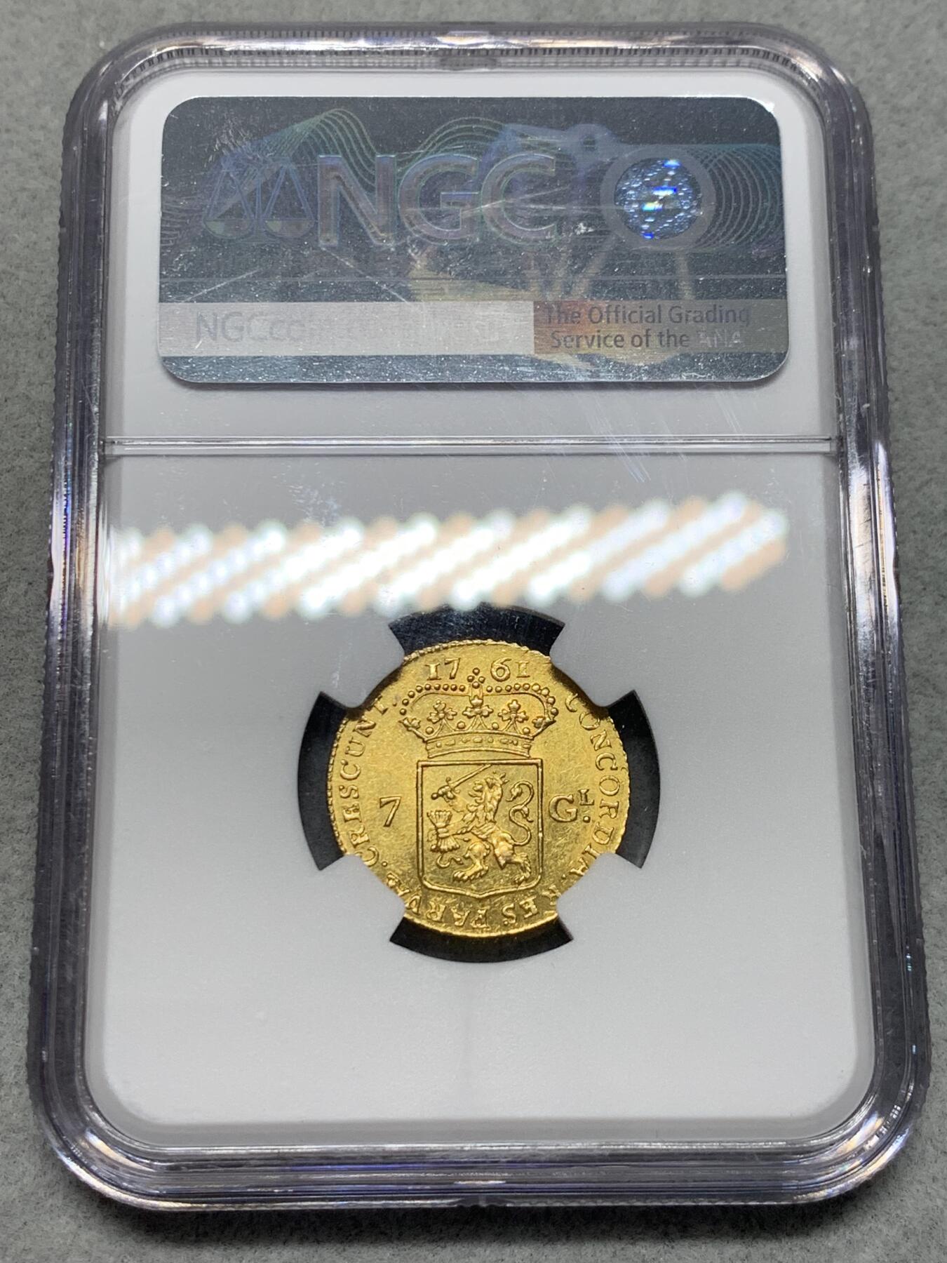 《竞宝斋》第335场 周日，周一 2场连拍 （全场包邮） 最稀少的省 NGC MS62 荷兰 1761年 格罗宁根省和奥默兰登省 7盾 马剑金币 4.965克  看到100个乌特勒支大马剑也见不到一个格罗宁根，银马剑几年没见到了，金的还好，也很缺 值得收藏