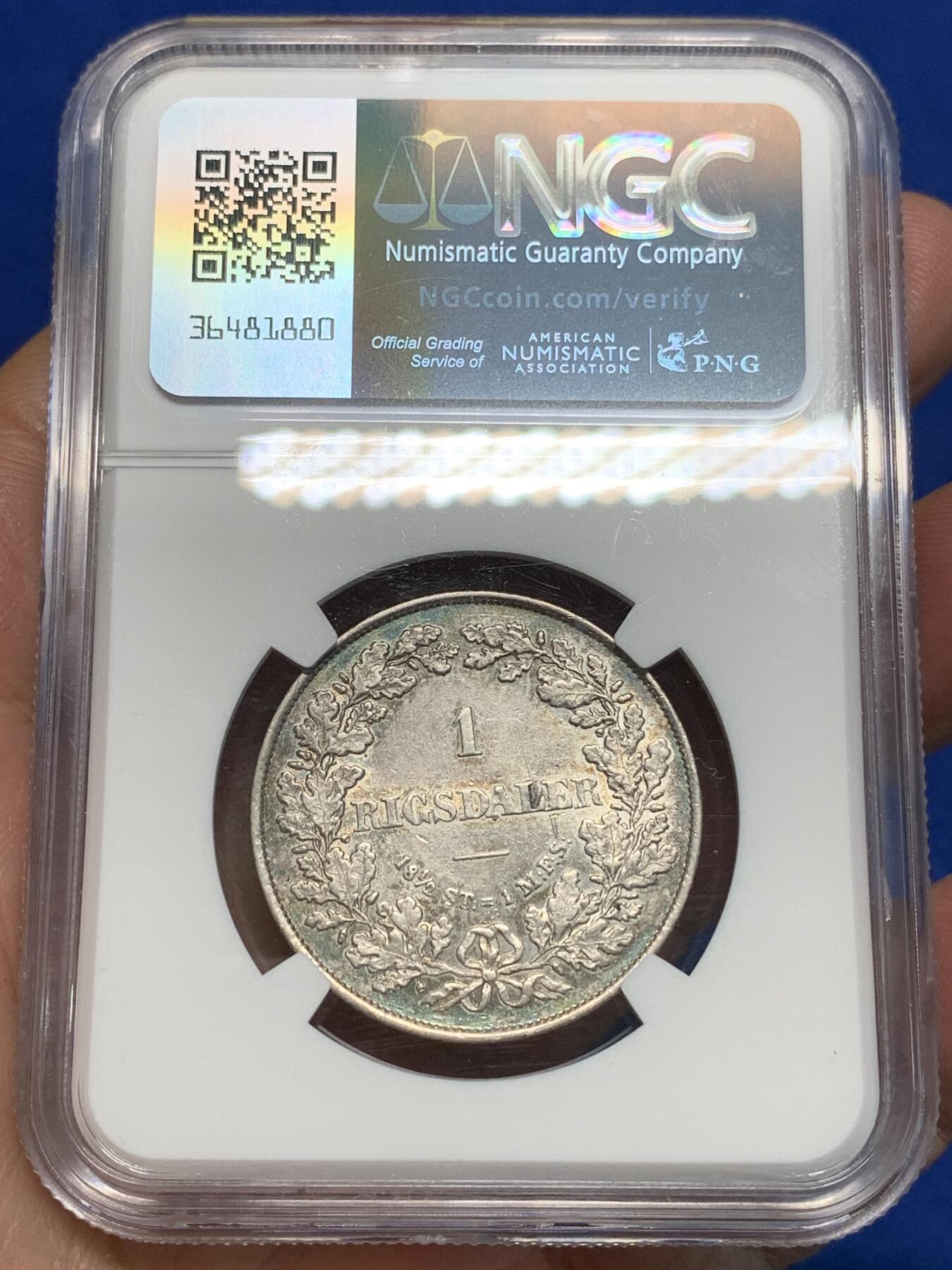 《竞宝斋》第335场 周日，周一 2场连拍 （全场包邮） NGC AU53 丹麦1854年1RD银币 淡灰色老包浆，北欧的流通币出分实属不易。书价xf40-120美元。