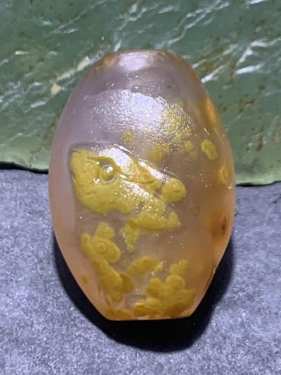 精美亚光高润度蒙料飘金沙鸡油黄战国红玛瑙手工俏色巧雕刻玉兔随形勒子一个 - 精美亚光高润度蒙料飘金沙鸡油黄战国红玛瑙手工俏色巧雕刻玉兔随形勒子一个
