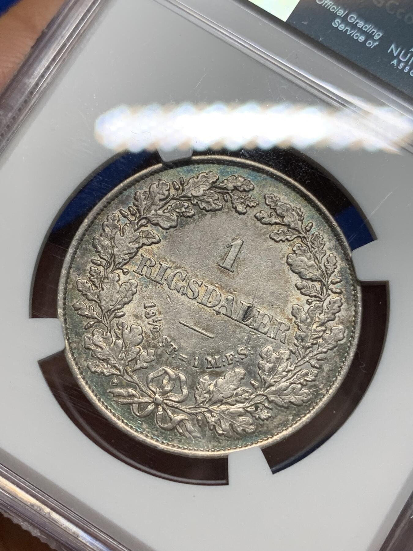 《竞宝斋》第335场 周日，周一 2场连拍 （全场包邮） NGC AU53 丹麦1854年1RD银币 淡灰色老包浆，北欧的流通币出分实属不易。书价xf40-120美元。