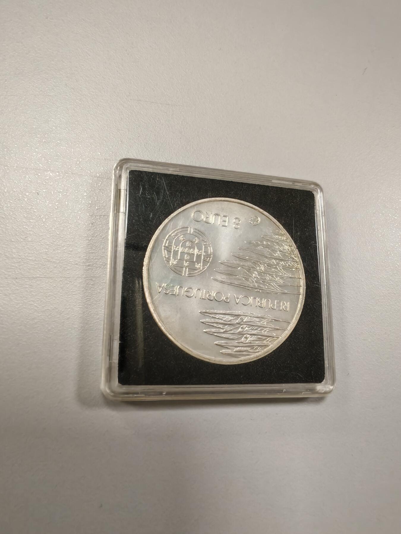 长老汇龙年精选第三十四场拍卖 2005葡萄牙8欧元精制银币，灯塔小黑方盒