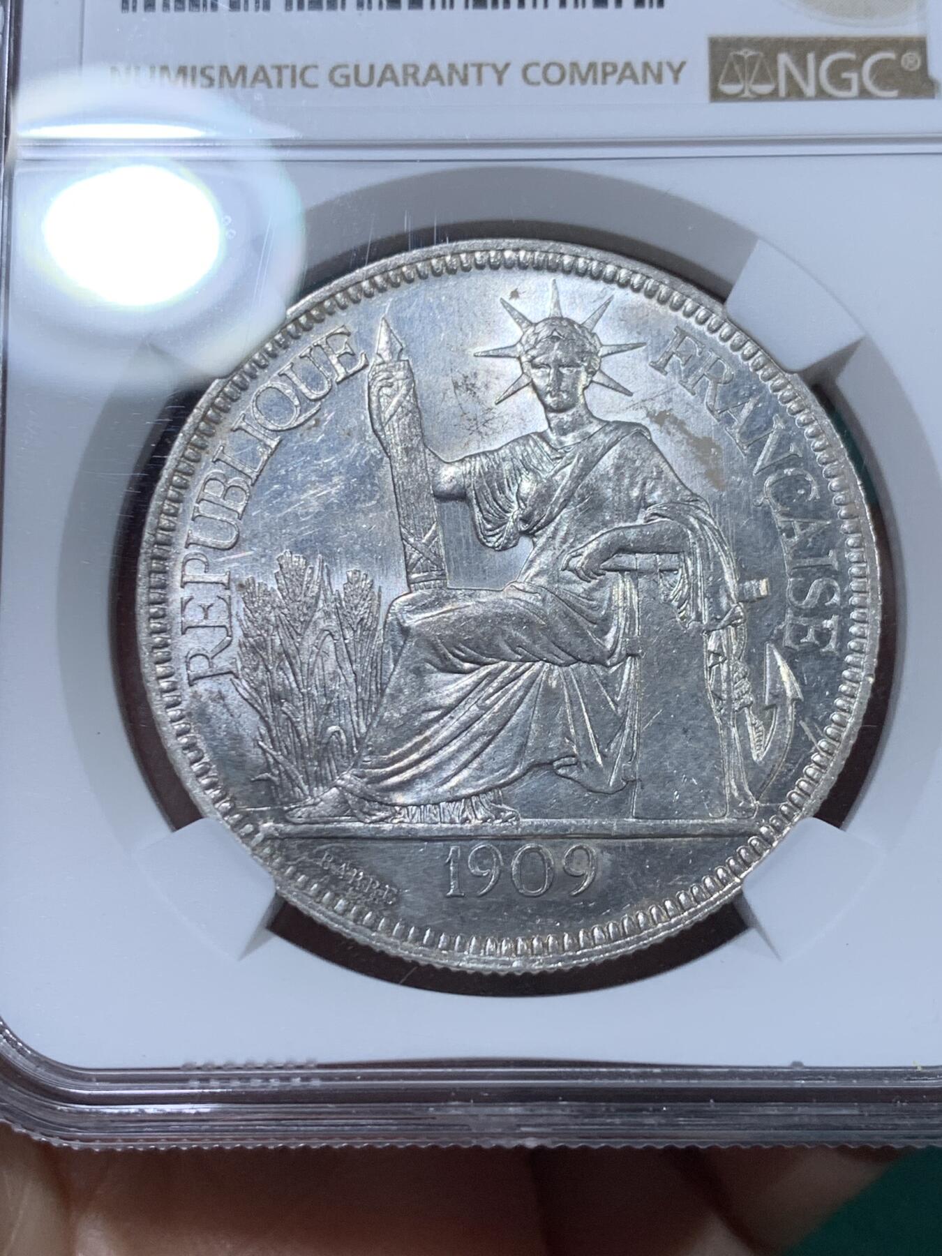 《竞宝斋》第335场 周日，周一 2场连拍 （全场包邮） NGC UNCD 法属印支1909年坐洋1皮阿斯特银币 脸部清晰 底板深打 非常好的状态