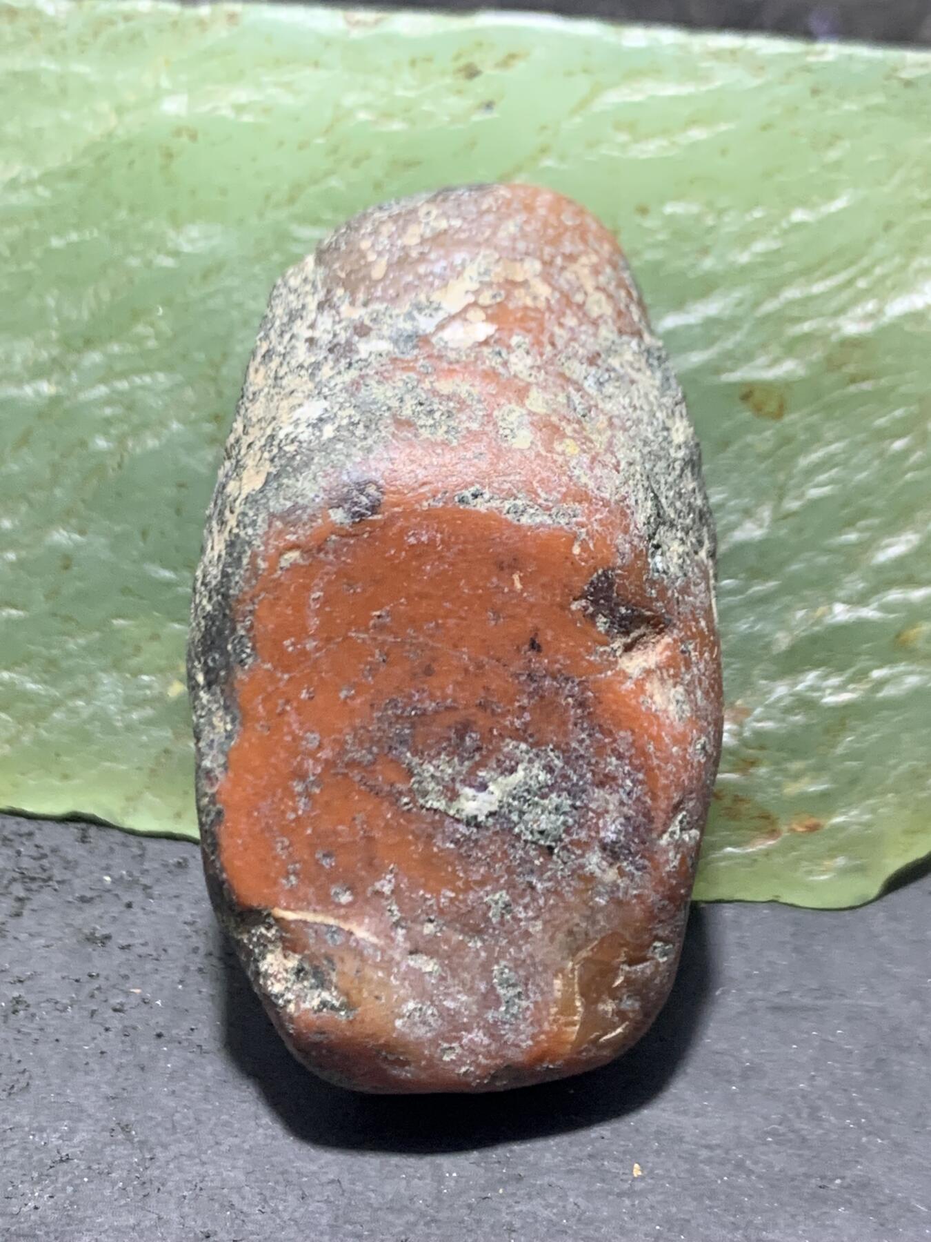 精美冰红双色开窗料南红玛瑙原石一颗，