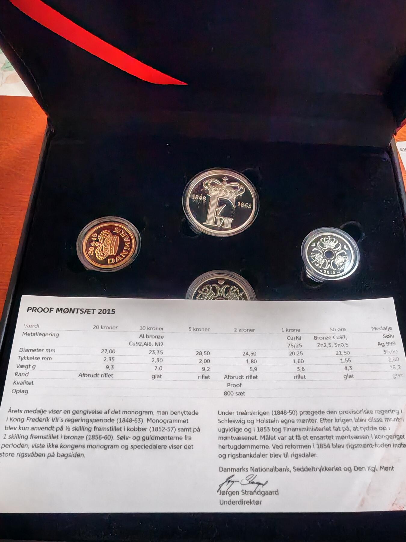 长老汇龙年精选第三十五场拍卖 2015丹麦7枚精制币套装，盒证全，少见，2000套左右，含银章一枚，市场价171.5欧元