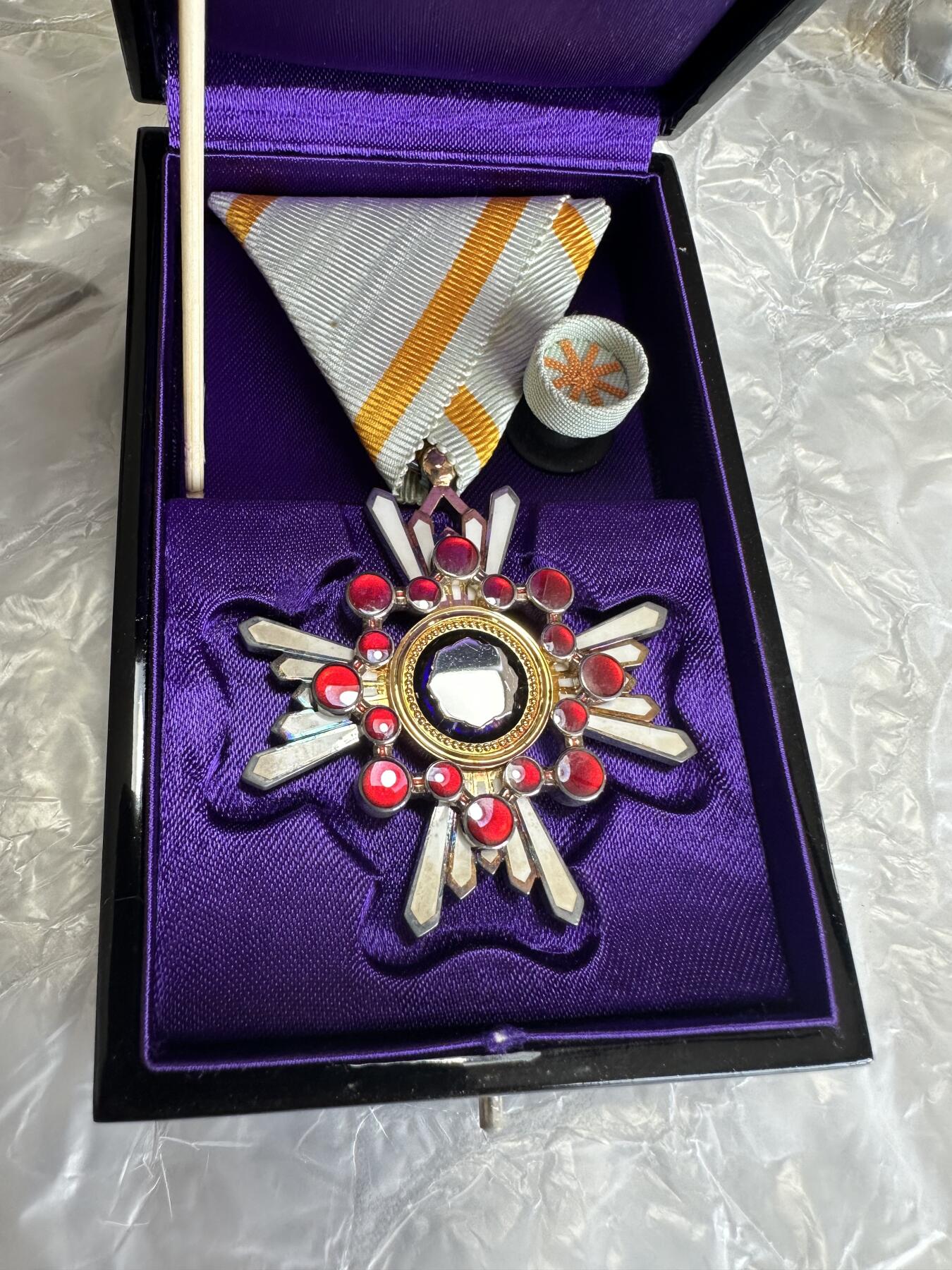 十二月精美世界钱币，章 绝中绝品相！日本五等瑞宝勋章 带原盒 战时四钉