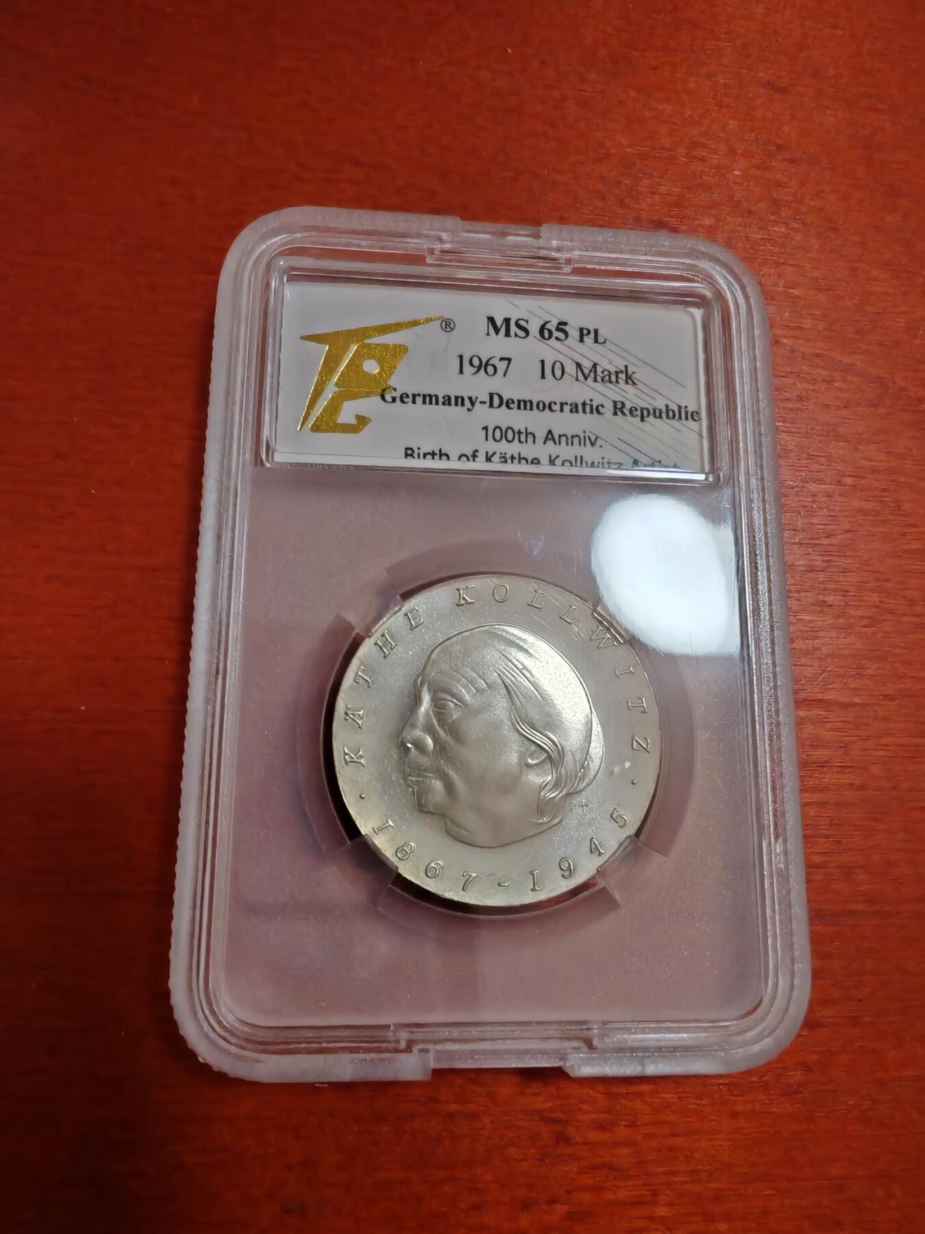 长老汇龙年精选第三十五场拍卖 1967东德珂勒惠支10马克银币，稀奇评级MS65PL，镜面效果