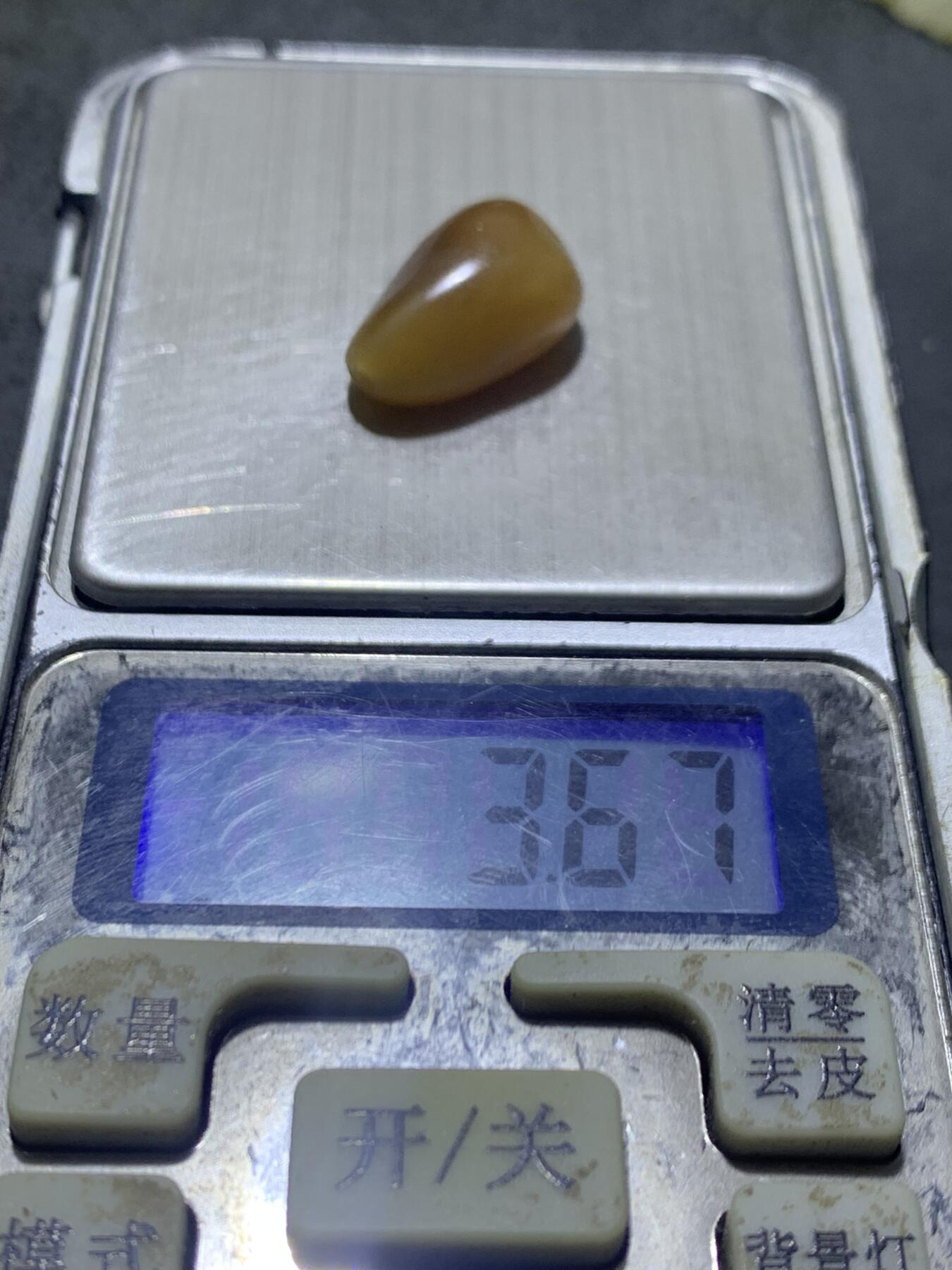 精美糖料和田玉独籽随形珠子一颗，