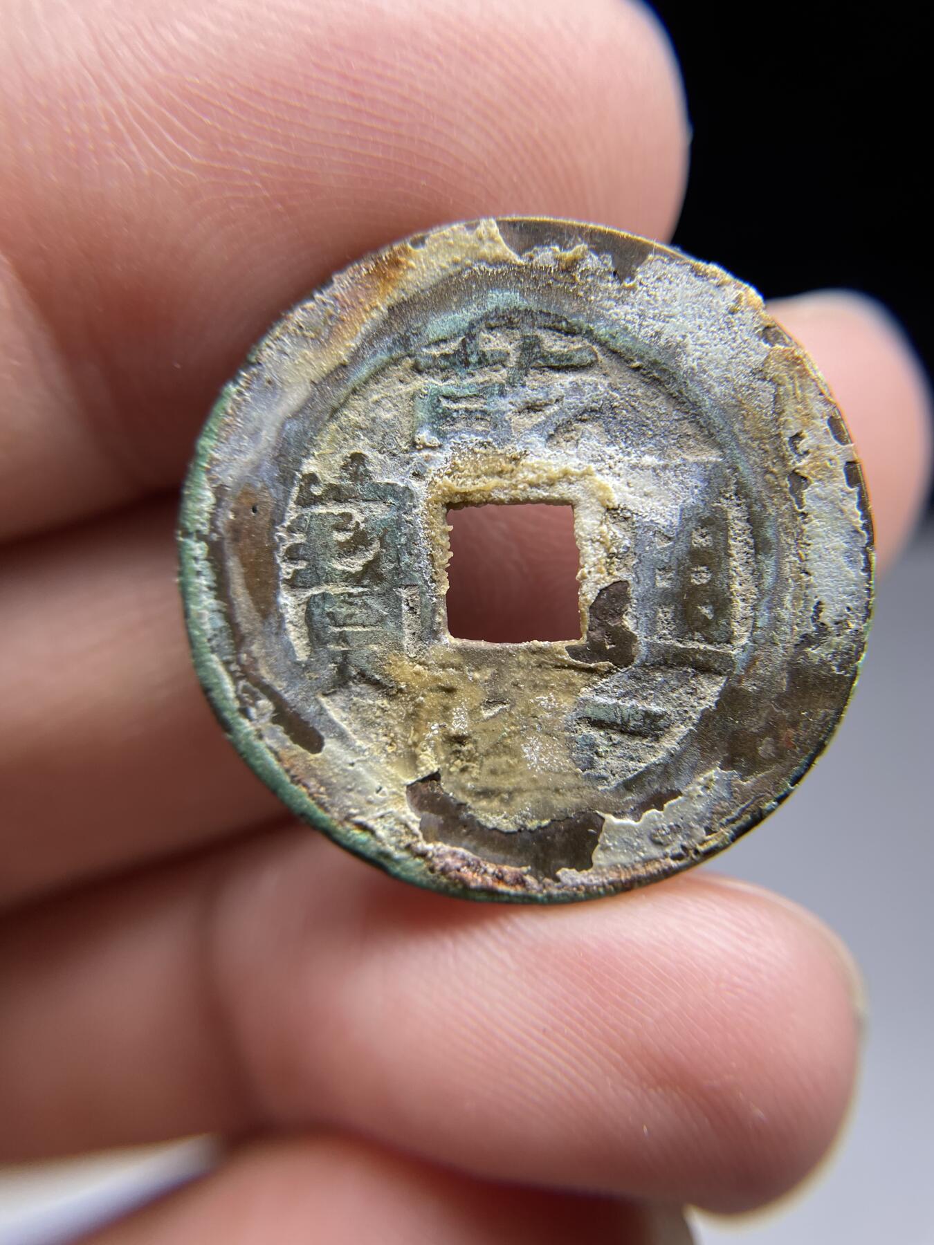每日一拍，2024年集古藏今外币拍卖第十九期-第1场—（总第181拍），本期古钱币全场包真，拍卖名称未备注的均无补裂翘等缺陷，可以寄存60天，满160元包邮。 乾隆通宝，尺寸25.5*1.29
