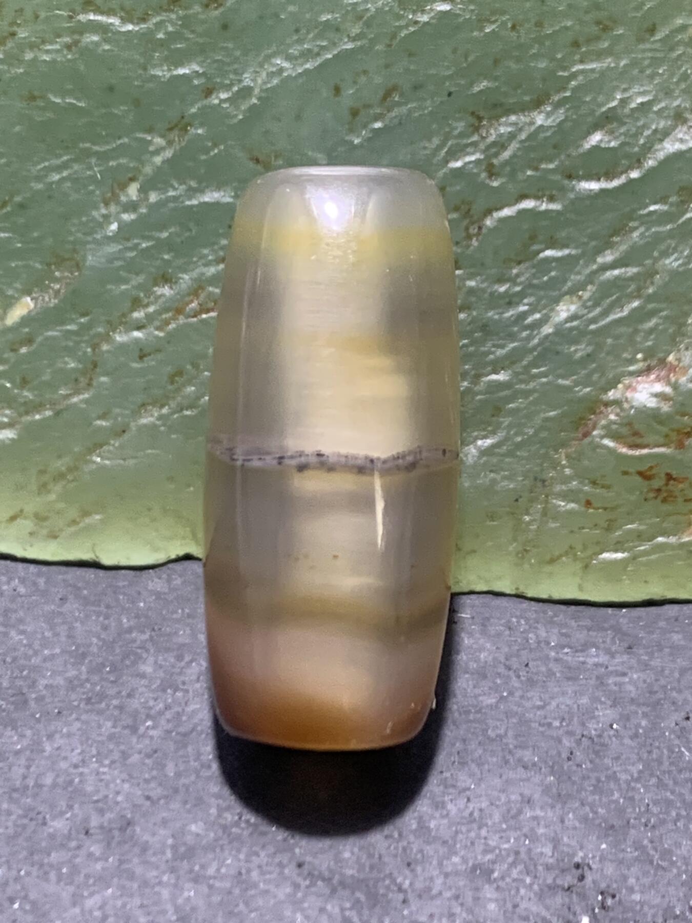精美天然一线高玉化巴西玛瑙随形桶珠一颗，