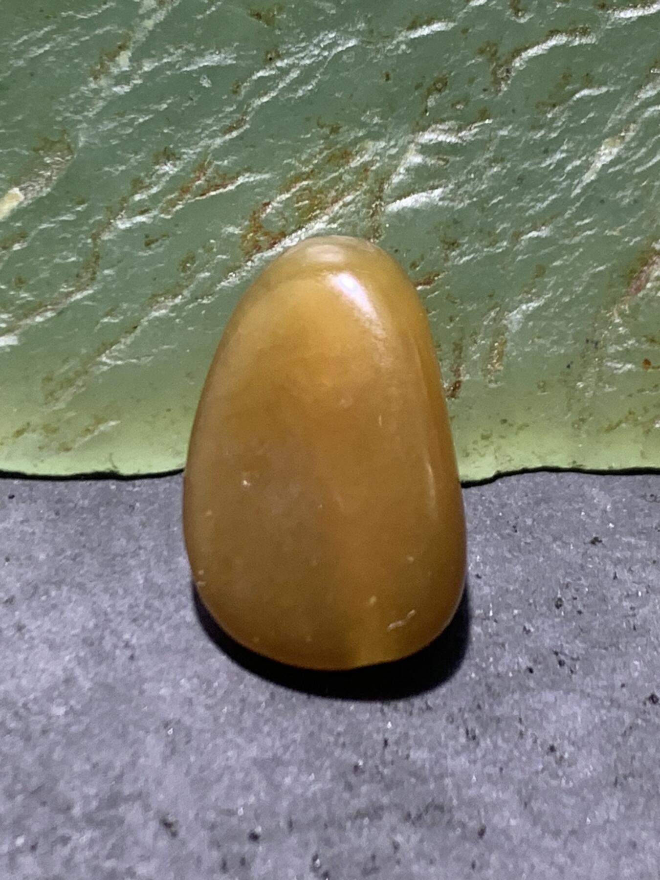 精美糖料和田玉独籽随形珠子一颗