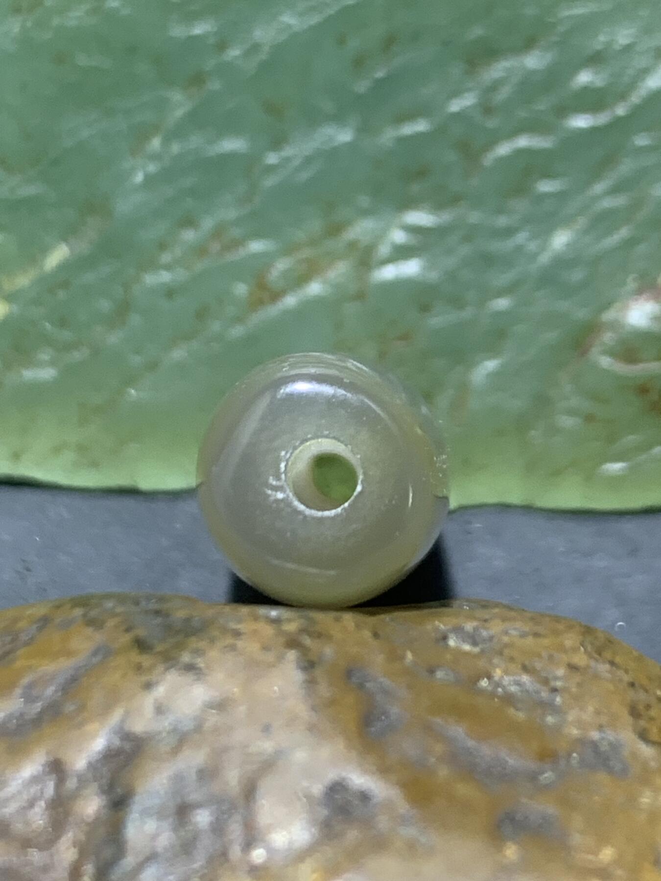 精美天然一线高玉化巴西玛瑙随形桶珠一颗，