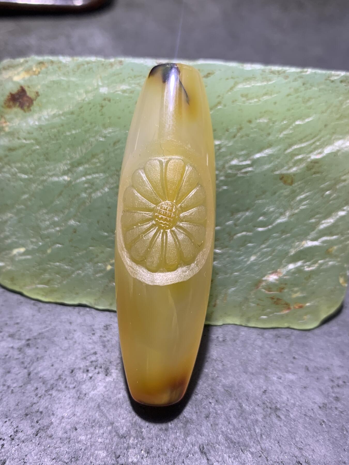 精美亚光高玉化巴西玛瑙手工俏色巧雕太阳花桶珠一个！