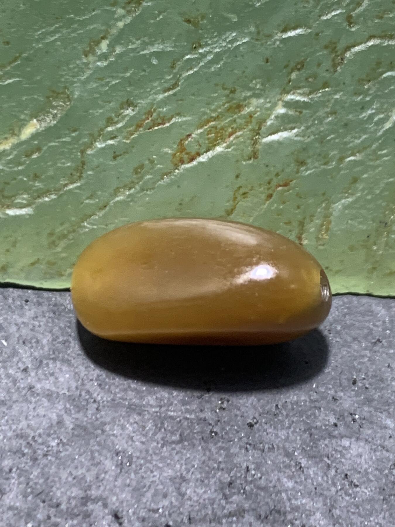 精美糖料和田玉独籽随形珠子一颗