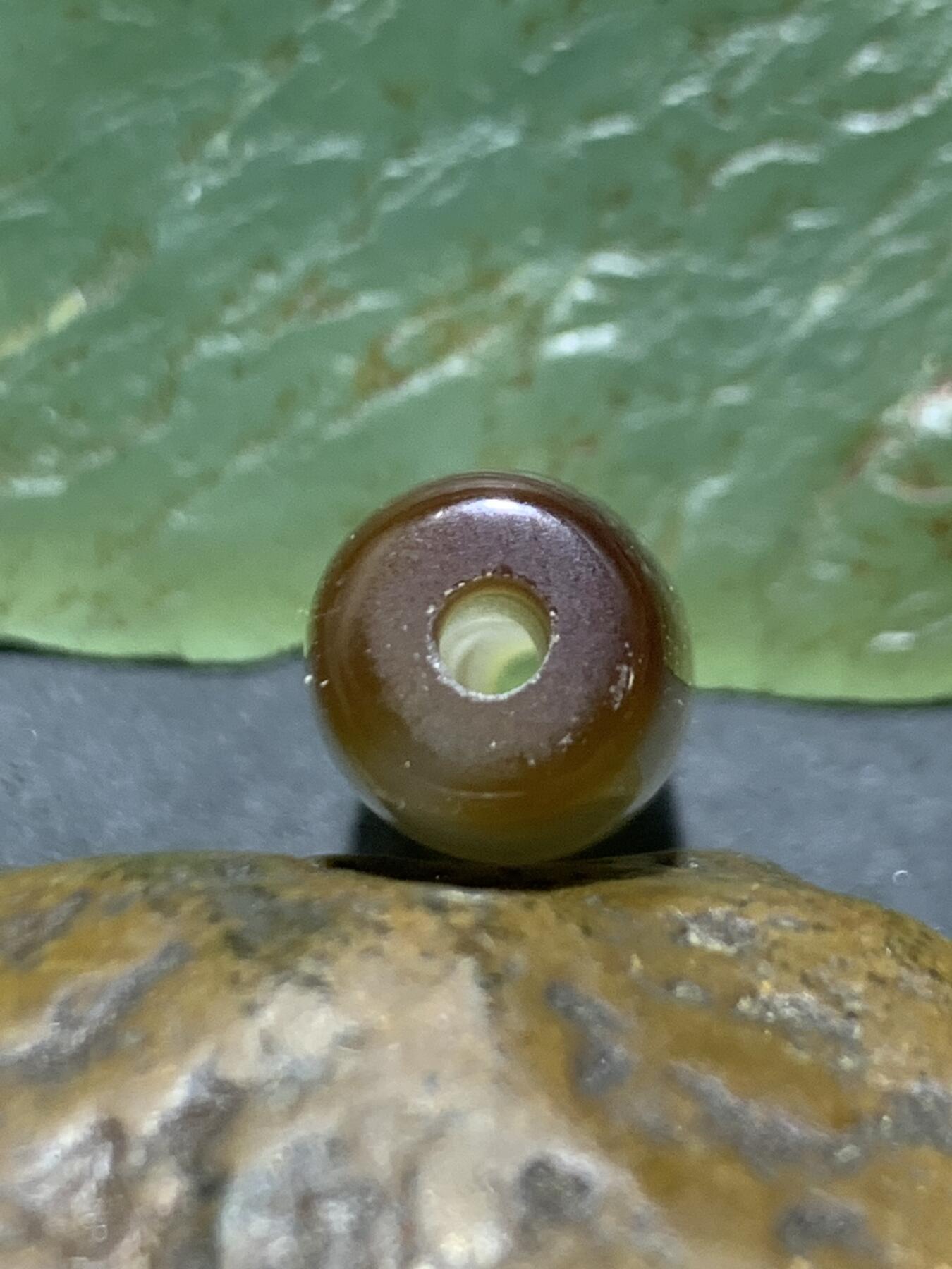 精美天然一线高玉化巴西玛瑙随形桶珠一颗，