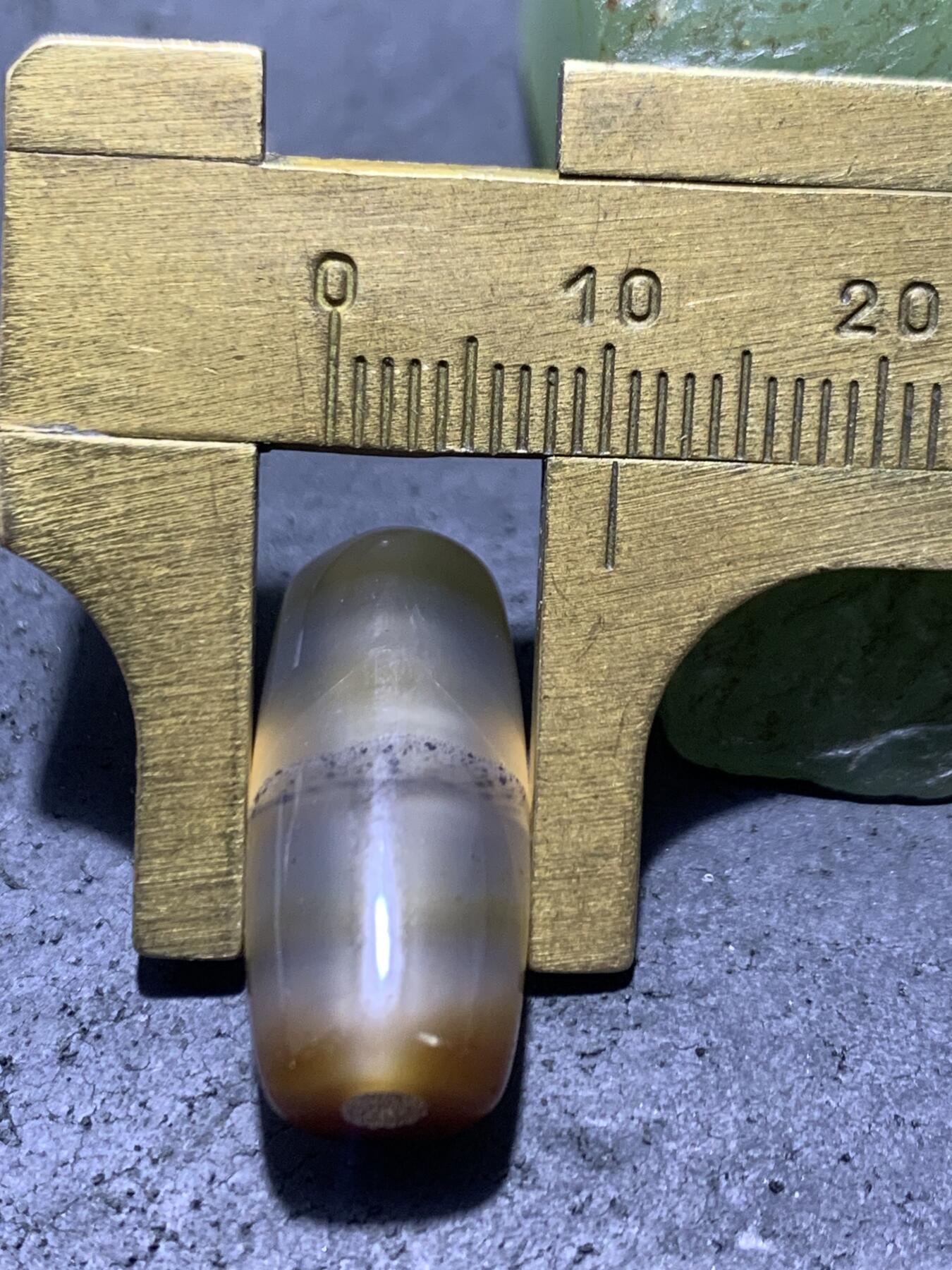精美天然一线高玉化巴西玛瑙随形桶珠一颗，