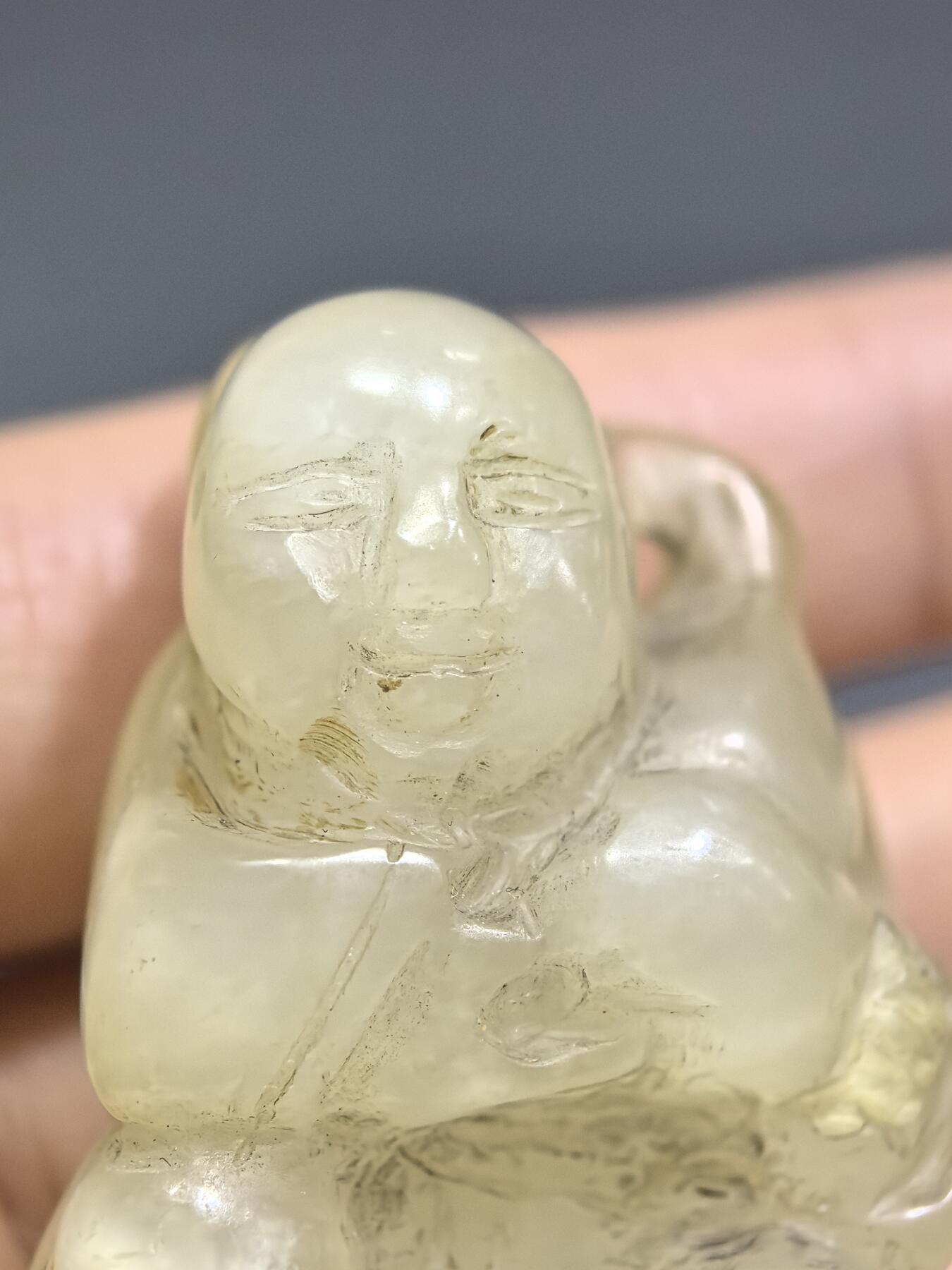 清代和田玉童子送福，包浆浑厚，纯手工雕刻。尺寸:5.0cm*3.1cm*1.9cm克重:35.1g