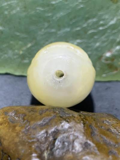 精美冰飘亚光战国红玛瑙手工俏色巧雕牛头勒子一个 精美冰飘亚光战国红玛瑙手工俏色巧雕牛头勒子一个