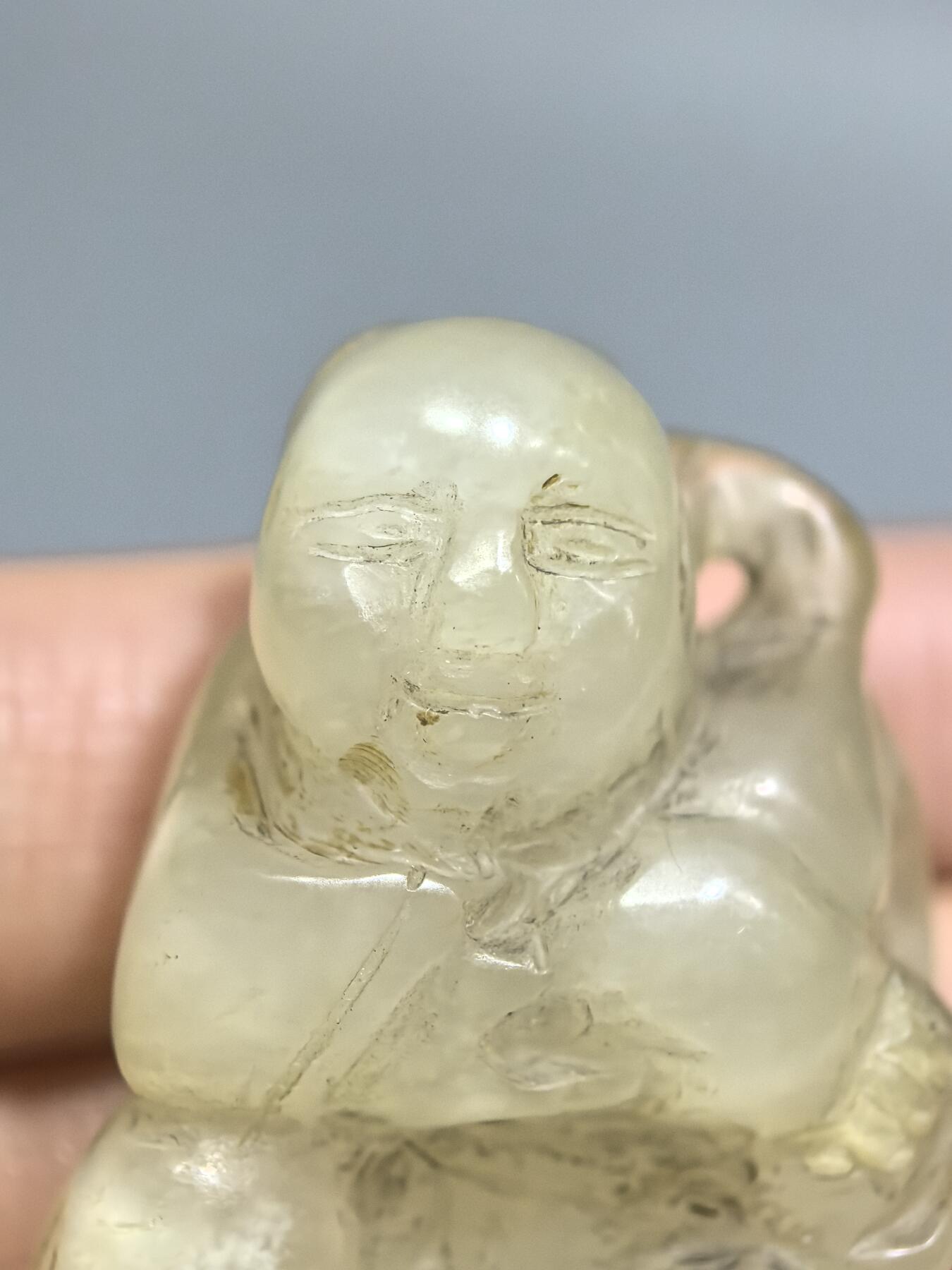 清代和田玉童子送福，包浆浑厚，纯手工雕刻。尺寸:5.0cm*3.1cm*1.9cm克重:35.1g