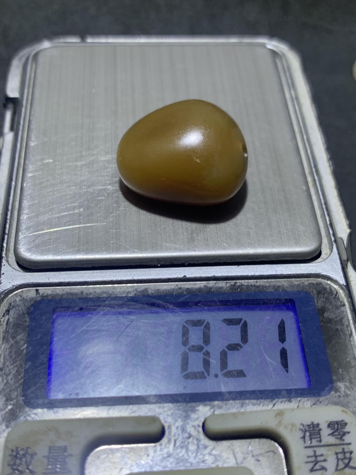 精美糖料和田玉独籽随形珠子一颗，