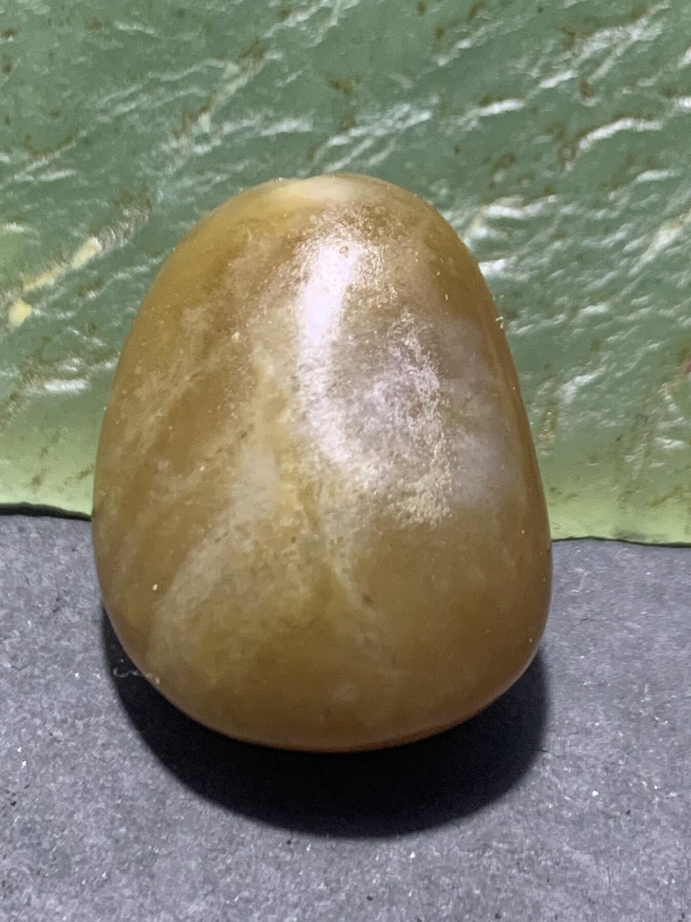 精美糖料和田玉独籽随形珠子一颗，
