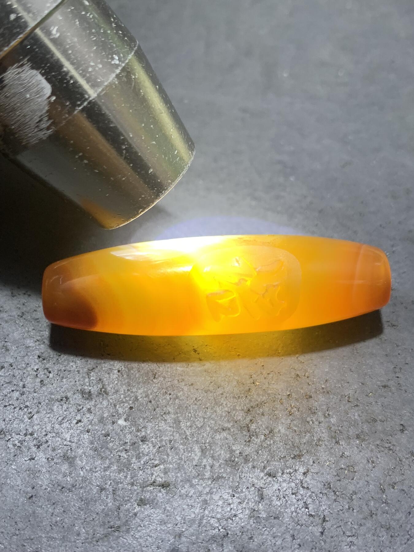 精美亚光高玉化天眼纹巴西玛瑙手工俏色巧雕诺字随形桶珠一个！