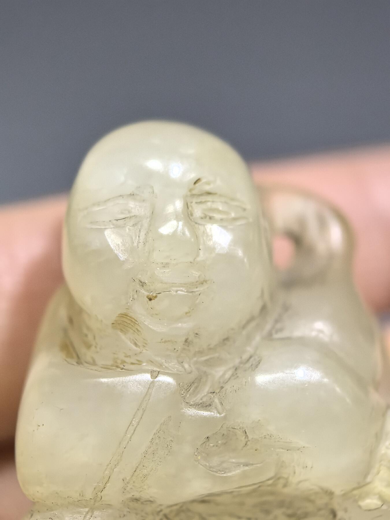 清代和田玉童子送福，包浆浑厚，纯手工雕刻。尺寸:5.0cm*3.1cm*1.9cm克重:35.1g