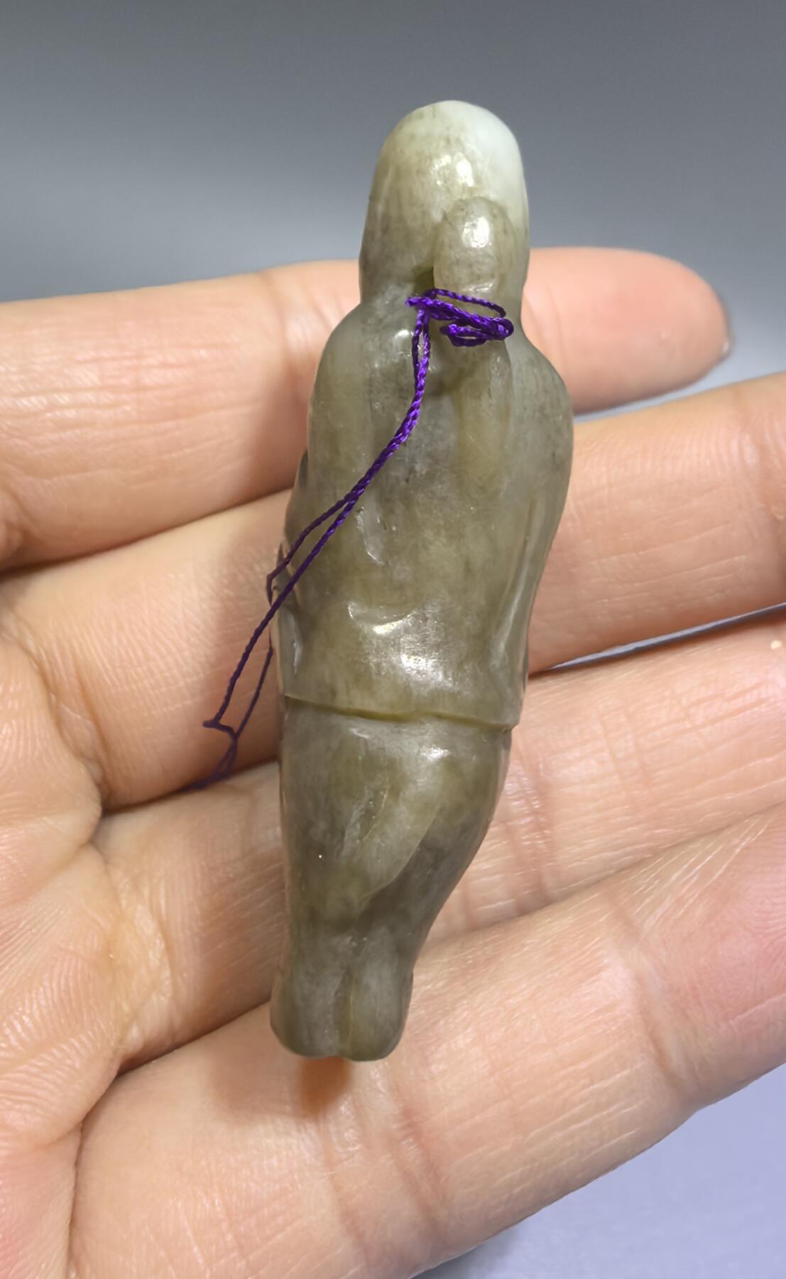 旧藏和田糖料雕件，男女款，可见岁月包浆痕迹。纯手工雕刻。尺寸:4.9cm*1.9cm*1.5cm克重:17g