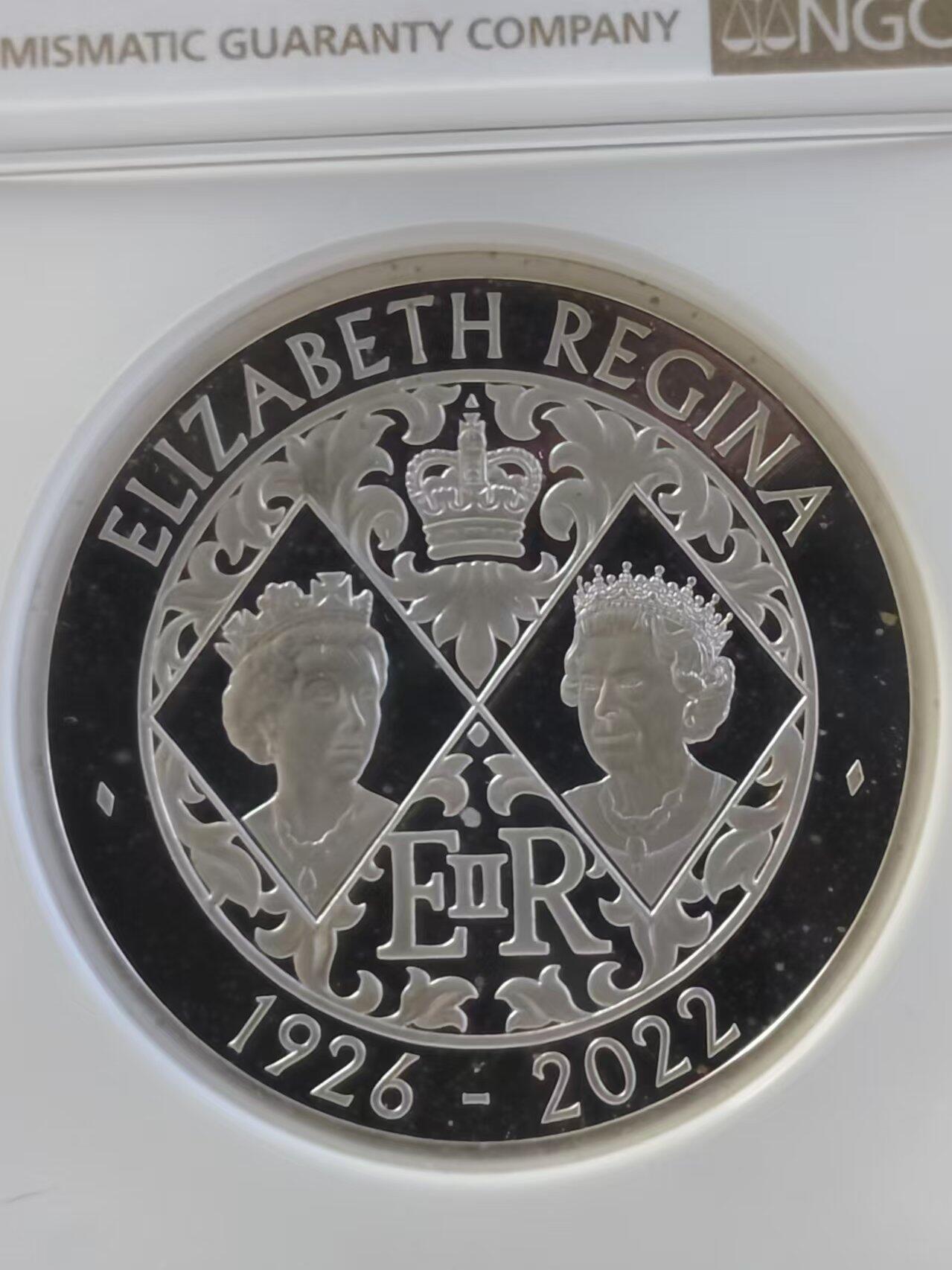 第168期拍卖【长期征集拍品】 英国2022年致敬女王伊丽莎白二世加厚精制纪念银币NGC-PF69原盒证书，925银，56.56克，有氧化