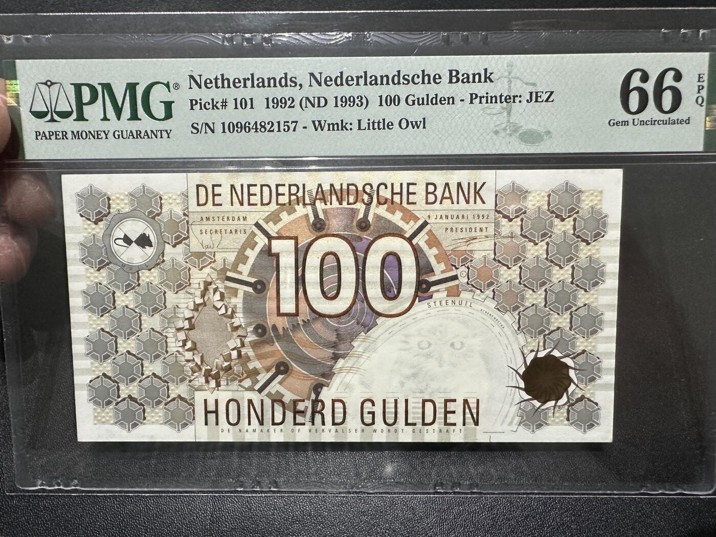 《外钞收藏家》第四百五十三期 1992年荷兰齿轮版100盾 PMG66