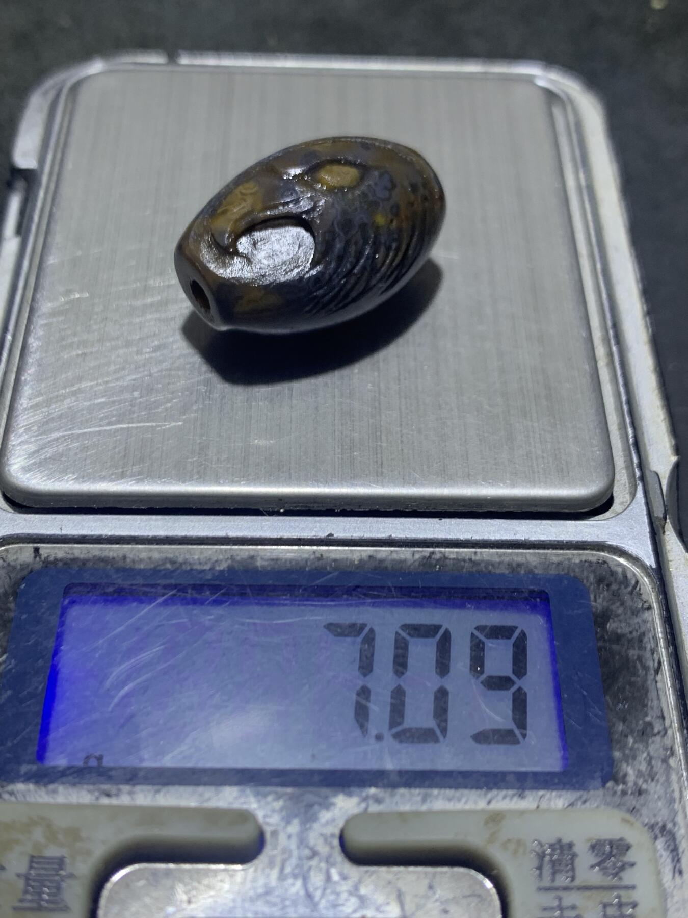 精美亚光战国红玛瑙手工俏色巧雕刻鹰桶珠一颗！