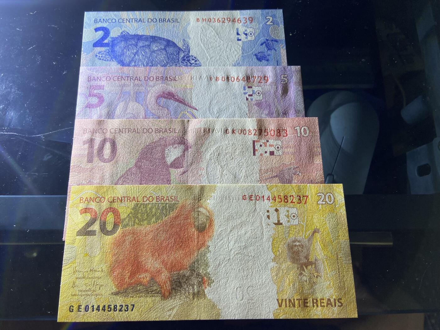 【炜奕收藏】，第二十期，裸钞专场 巴西新版2-20雷亚尔一组4枚，UNC品相