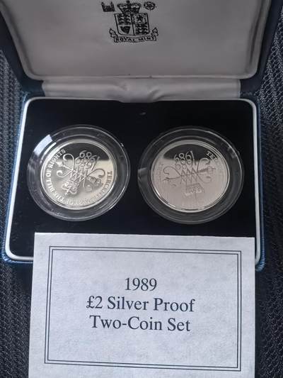 道一币馆币章第一百零二场 - 原盒证 英国1989年权利法案300周年英国皇冠版+苏格兰皇冠版精制2镑纪念银币两枚