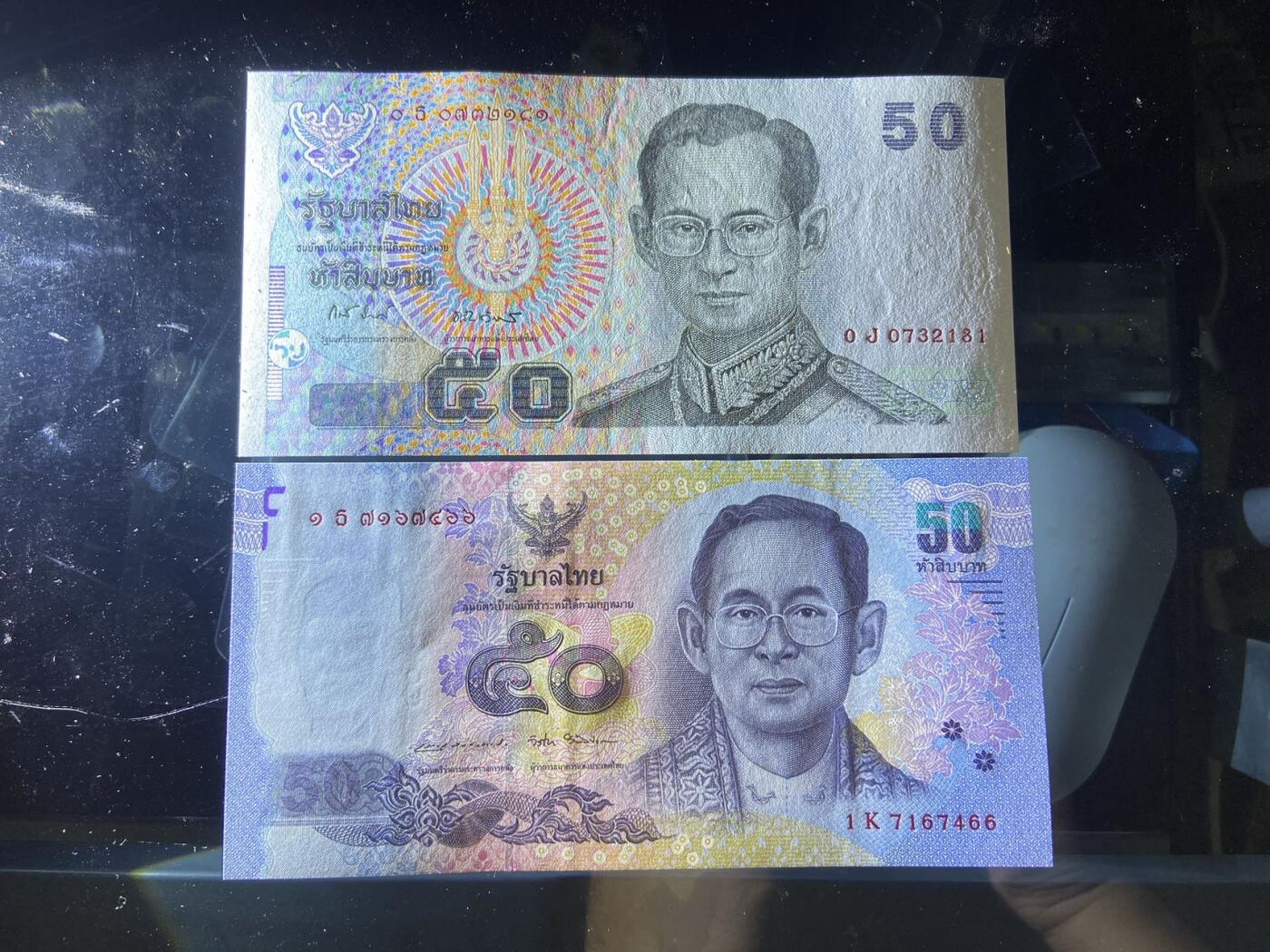 【炜奕收藏】，第二十期，裸钞专场 泰国不同版本50株两枚，UNC品相，第二张是纪念钞