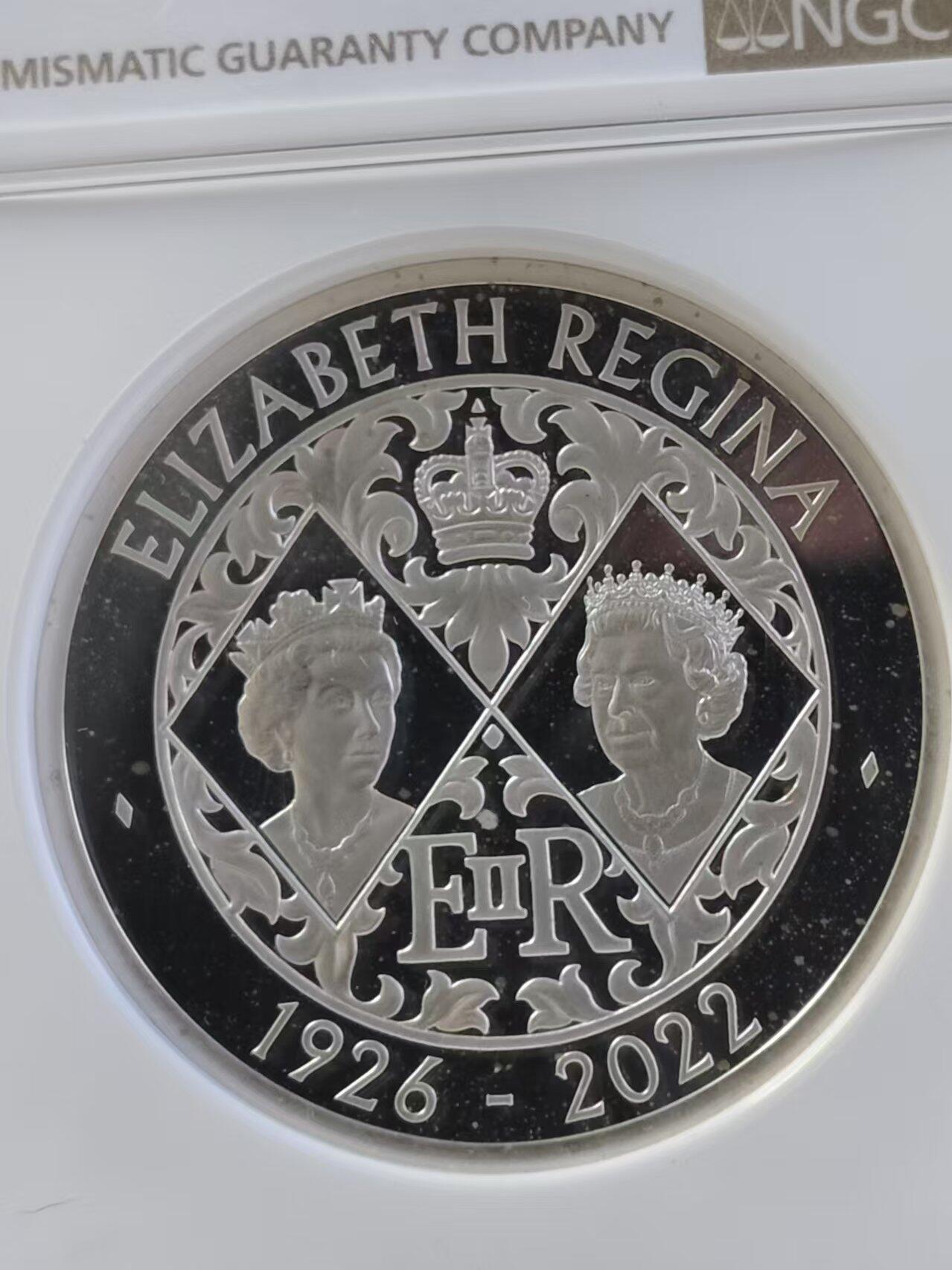 第168期拍卖【长期征集拍品】 英国2022年致敬女王伊丽莎白二世加厚精制纪念银币NGC-PF69原盒证书，925银，56.56克，有氧化