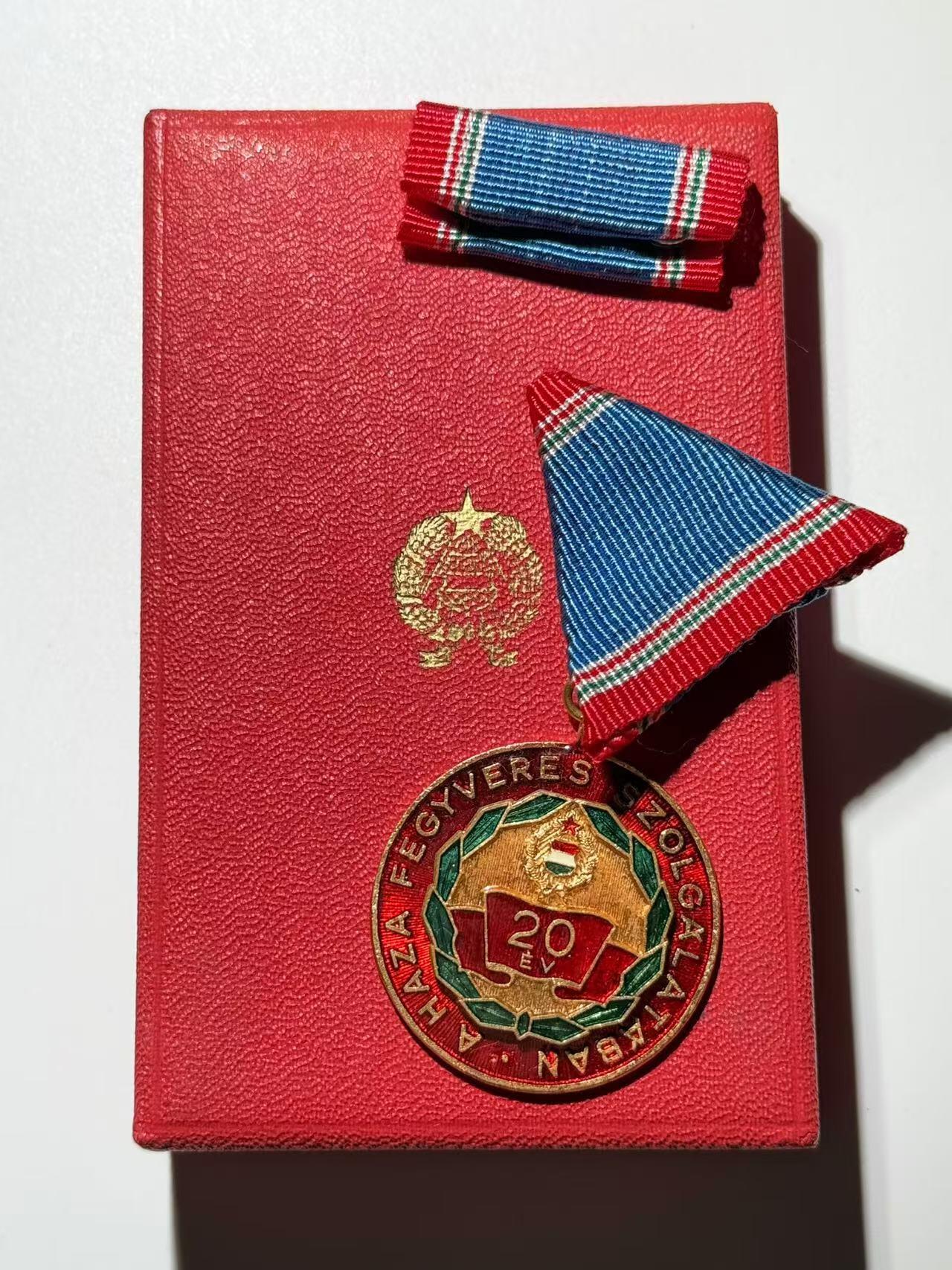 韵星假日精品2024冬季军品类拍卖会-- Rimey Holidays Boutique 2024 Winter Militaria Sale 匈牙利人民共和国人民军杰出服役20年奖章带盒带略