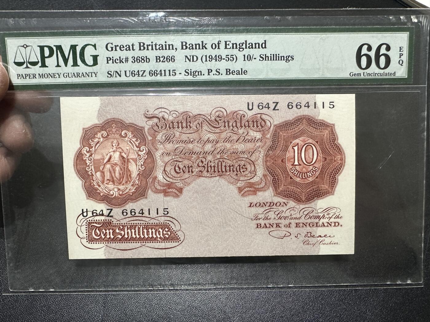 《外钞收藏家》第四百五十三期 1949-55年英国A序列10先令 PMG66 尾115