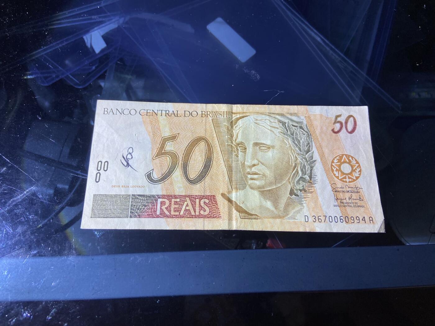 【炜奕收藏】，第二十期，裸钞专场 巴西旧版50雷亚尔，流通品相，有字迹