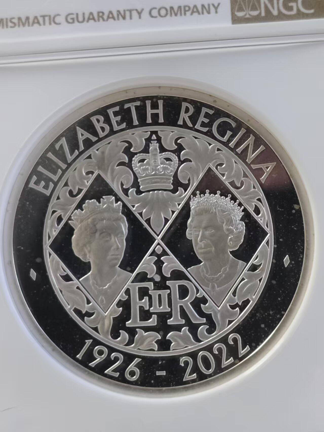 第168期拍卖【长期征集拍品】 英国2022年致敬女王伊丽莎白二世加厚精制纪念银币NGC-PF69原盒证书，925银，56.56克，有氧化