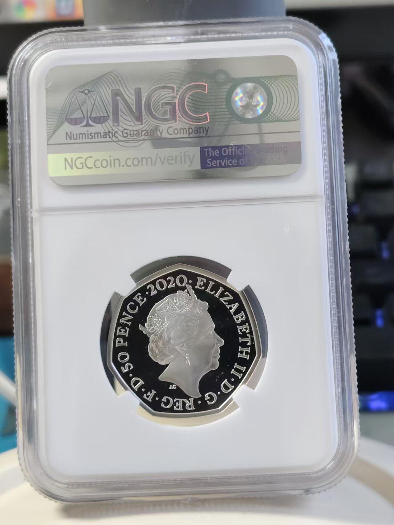 第168期拍卖【长期征集拍品】 英国2020年维尼熊和它的小伙伴系列2彩色纪念银币NGC-PF69原盒证书，925银，8克，发行量18000枚