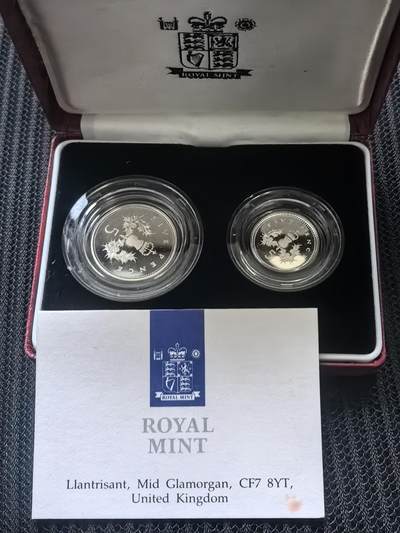 道一币馆币章第一百零二场 - 原盒证 英国1990年十进制货币制度改革25周5便士精制银币 大版+小版两枚套装