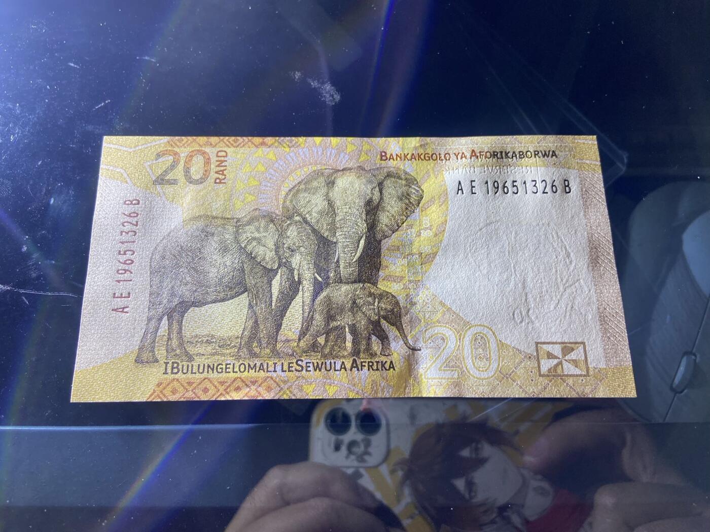 【炜奕收藏】，第二十期，裸钞专场 【无47】南非新版20兰特，UNC品相，号码无47，年份号