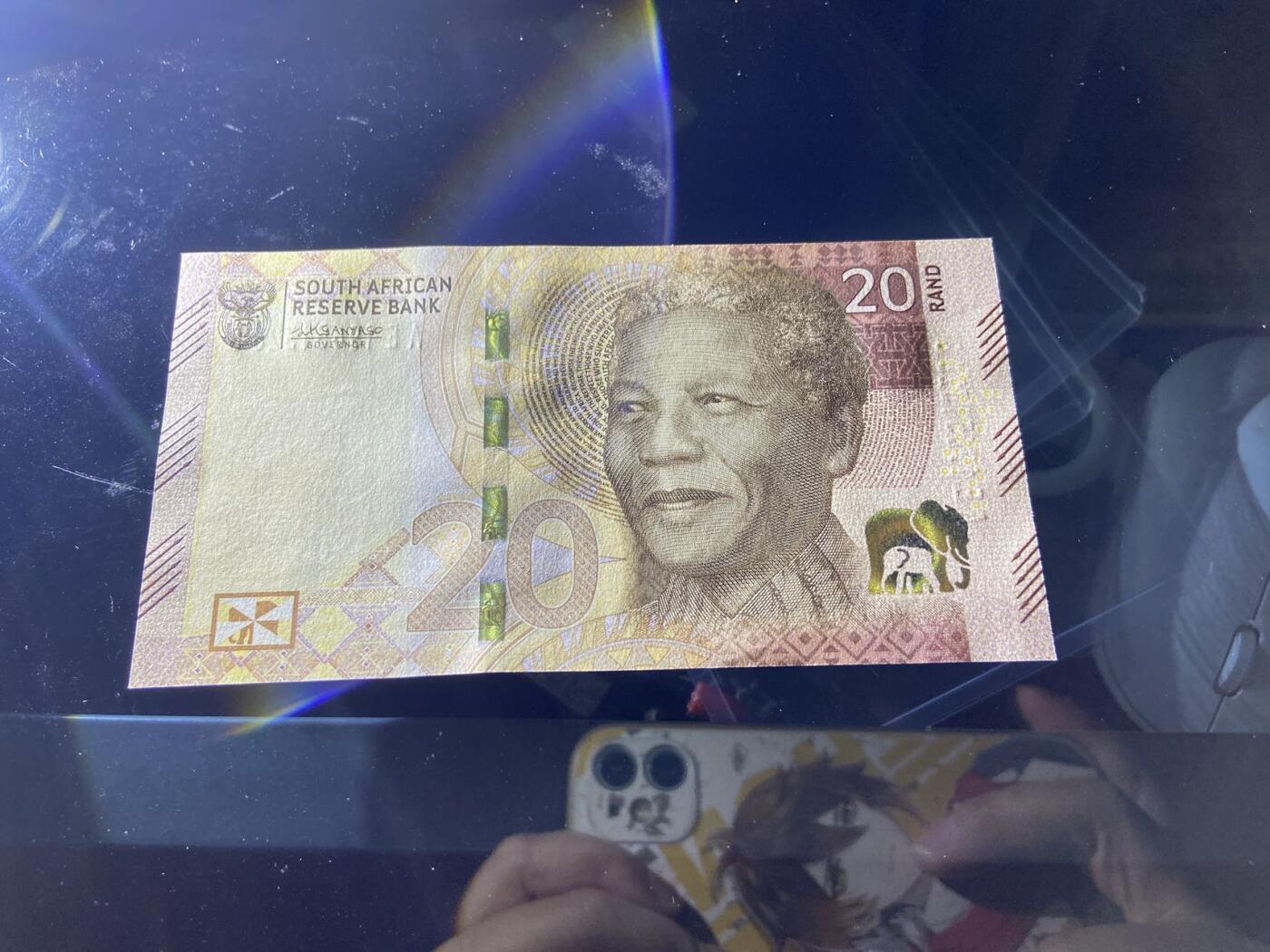【炜奕收藏】，第二十期，裸钞专场 【无47】南非新版20兰特，UNC品相，号码无47，年份号